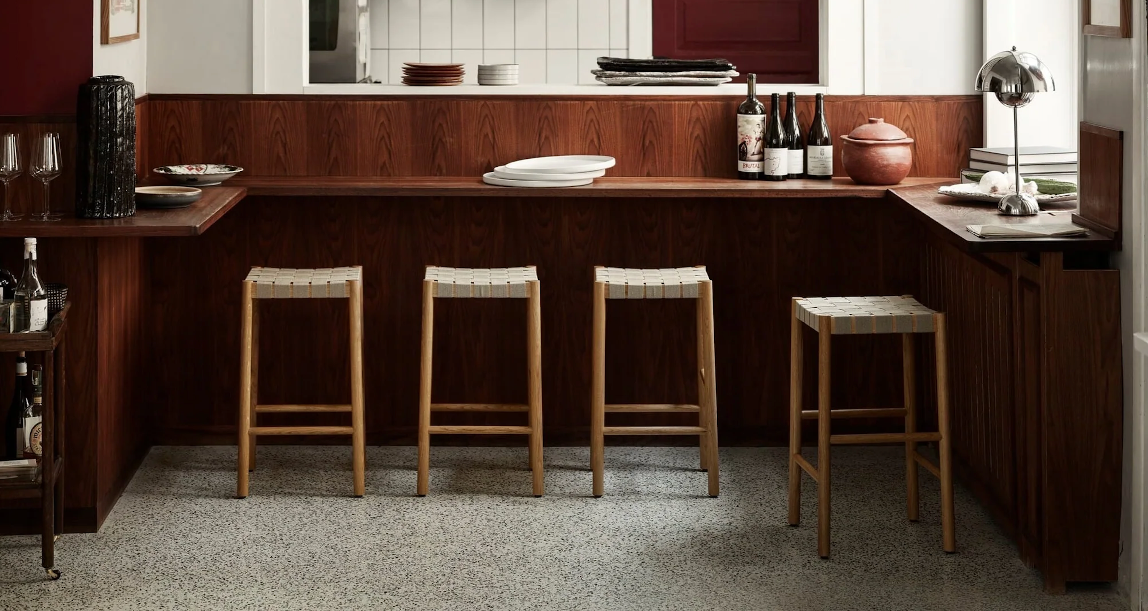 Fire barkrakker i et klassiskt skandinavisk design med flettet seter.