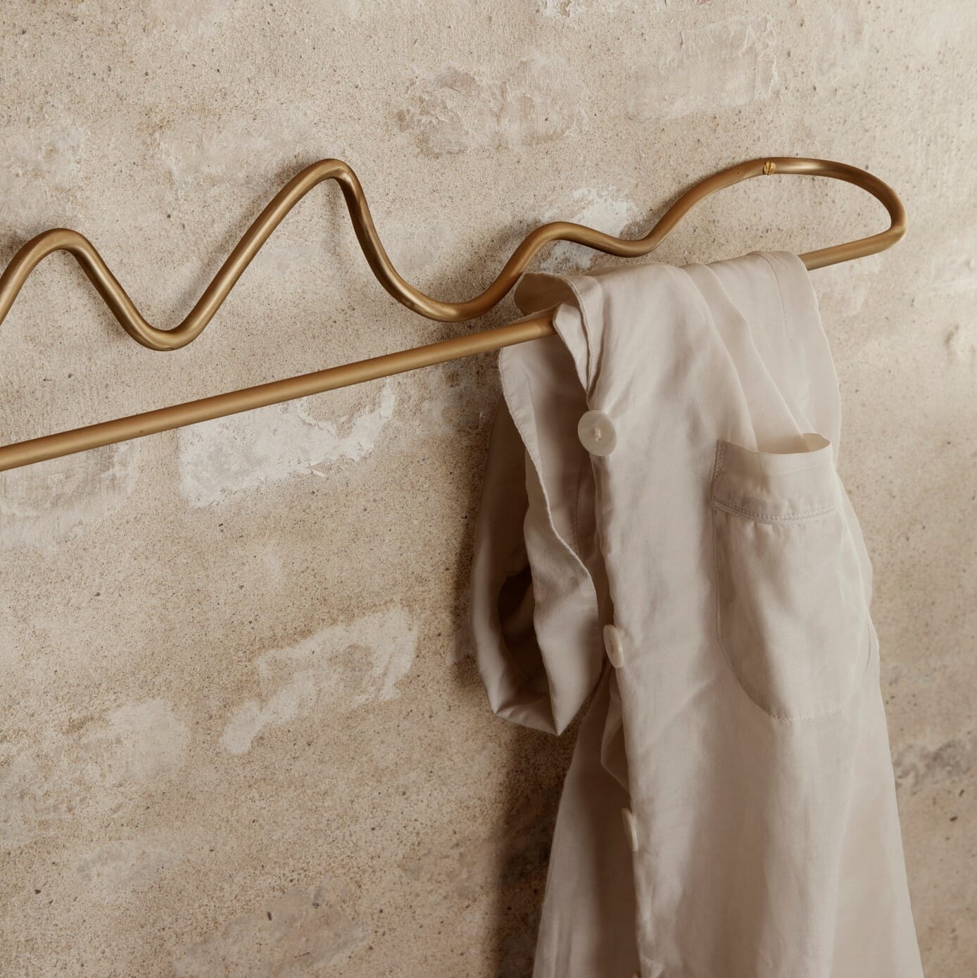 Håndklehenger Curvature Messing - Hovedbilde