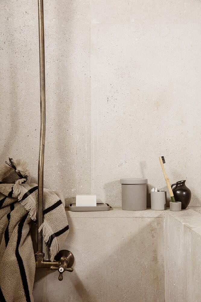 Alee Badehåndkle Sand/Black 70x140 - Bilde 7