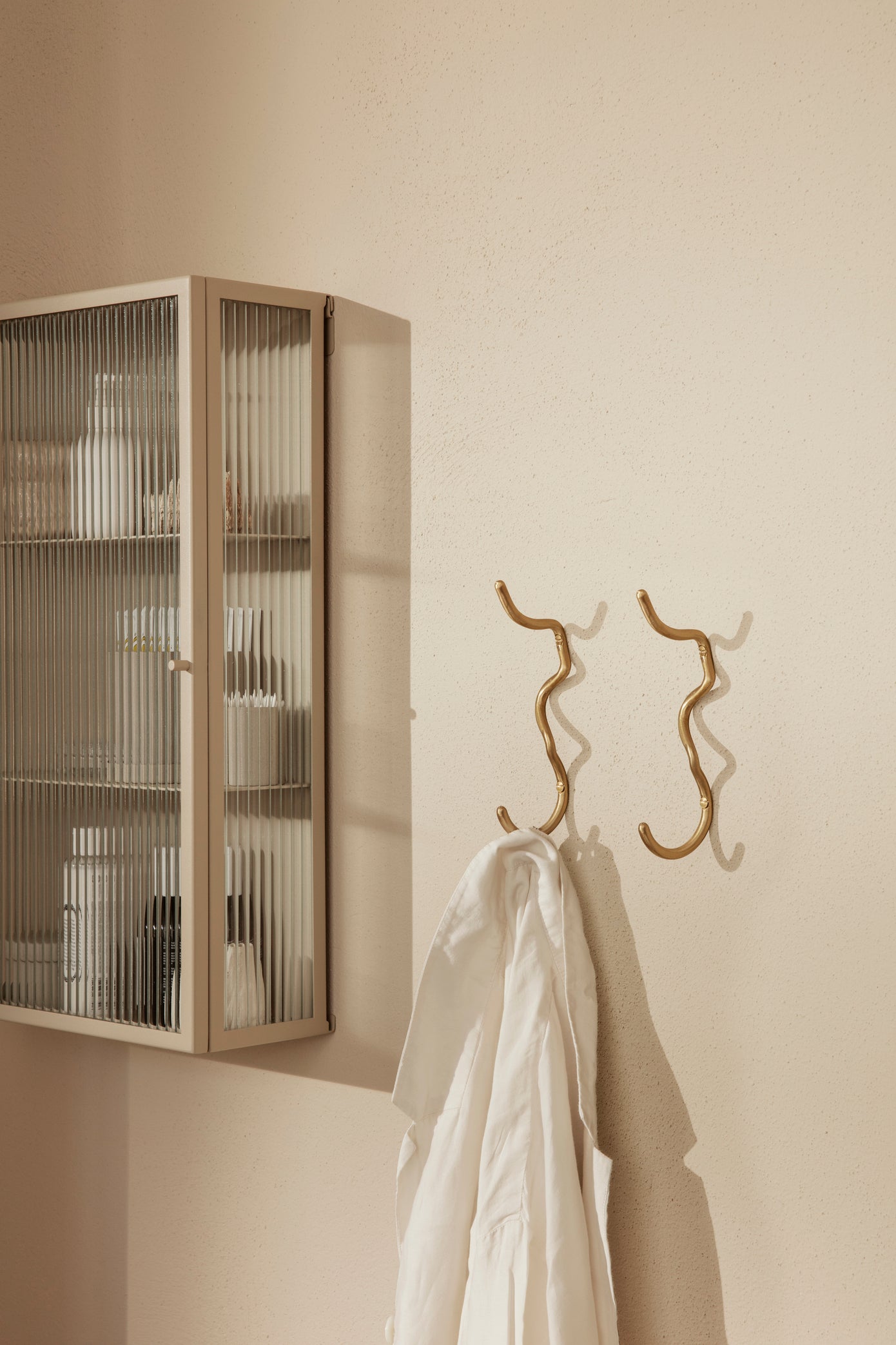 Enkel Knagg Curvature Messing