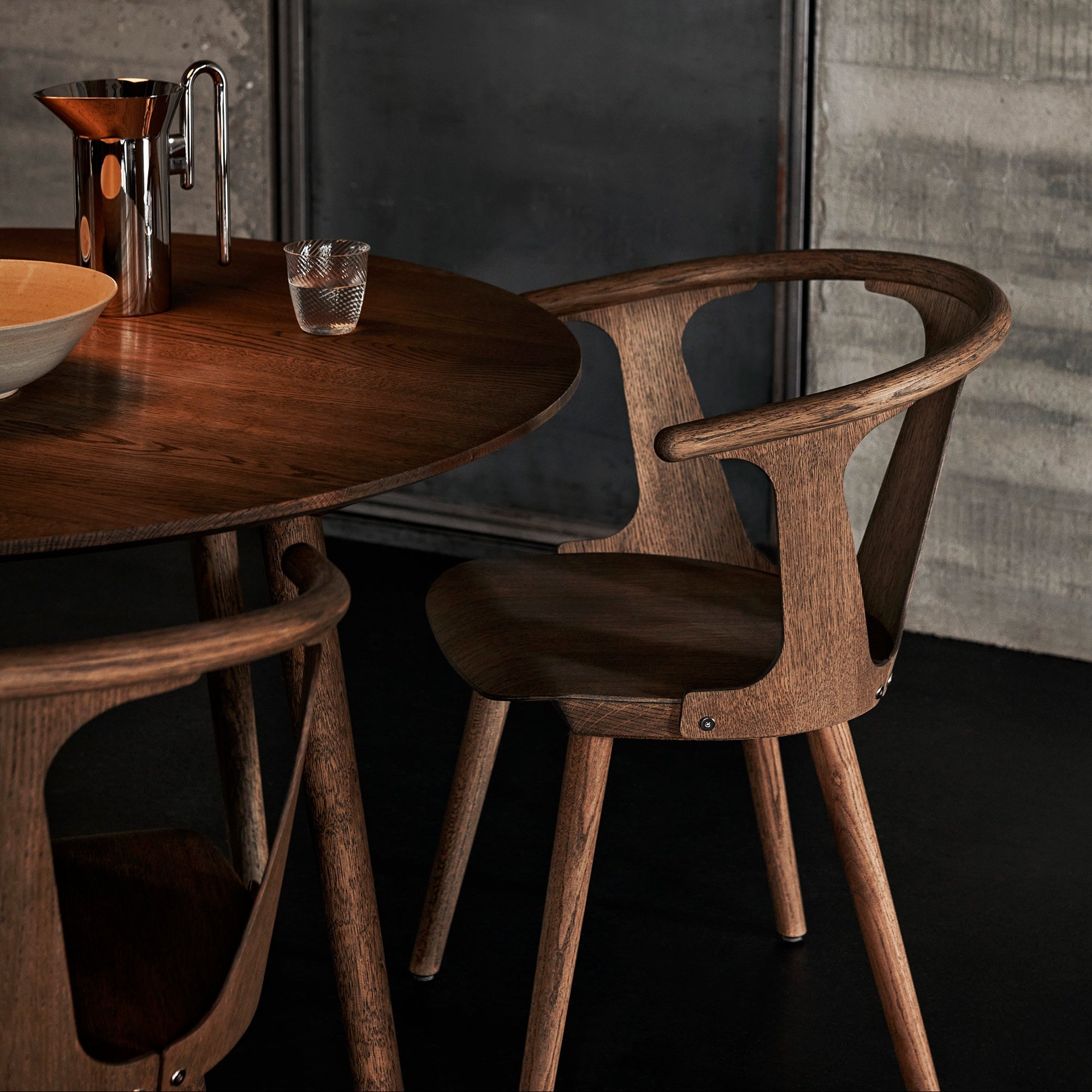 2 stk | In Between Stol SK1 Røkt Eik