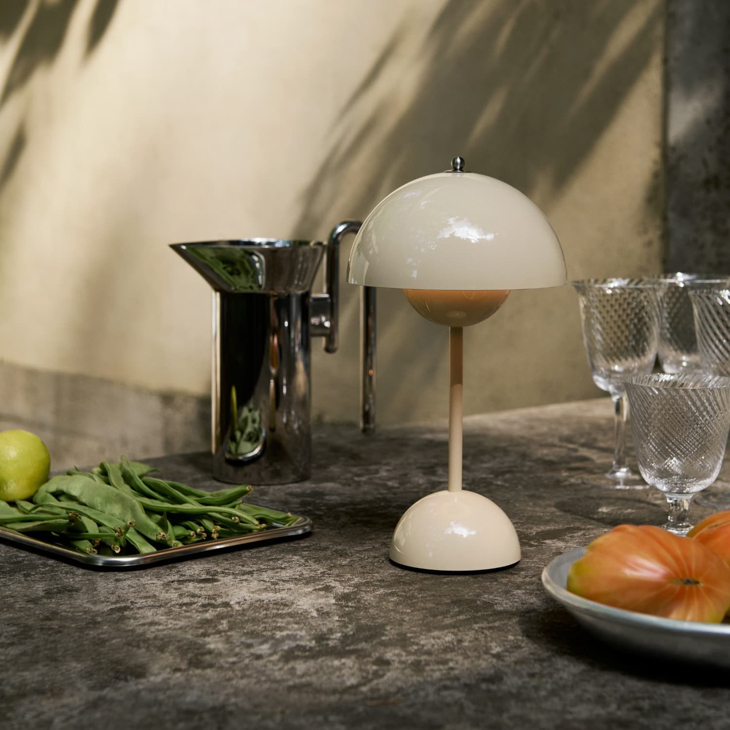 Flowerpot VP9 Oppladbar Lampe Ivory