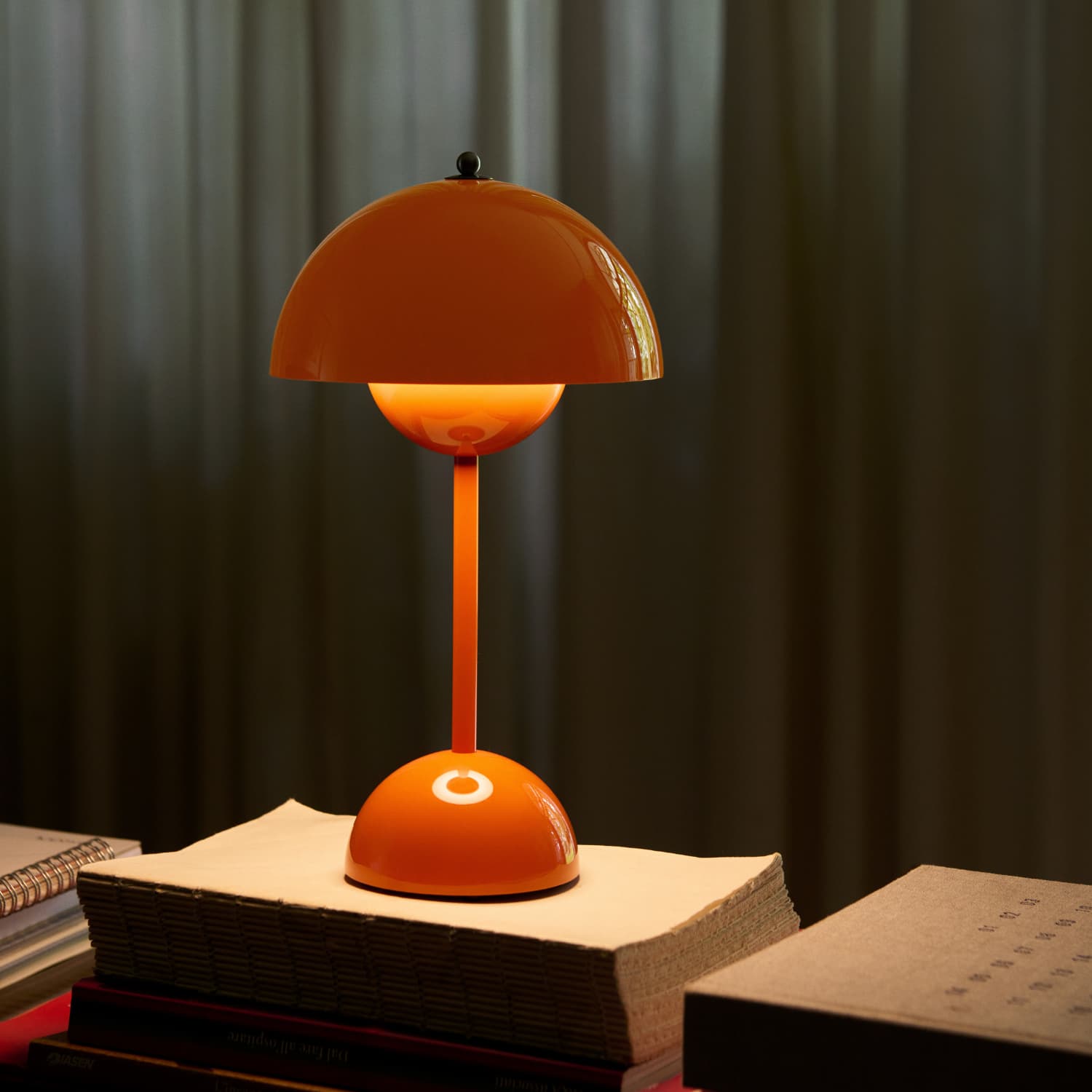 Flowerpot VP9 Oppladbar Lampe Zesty Orange