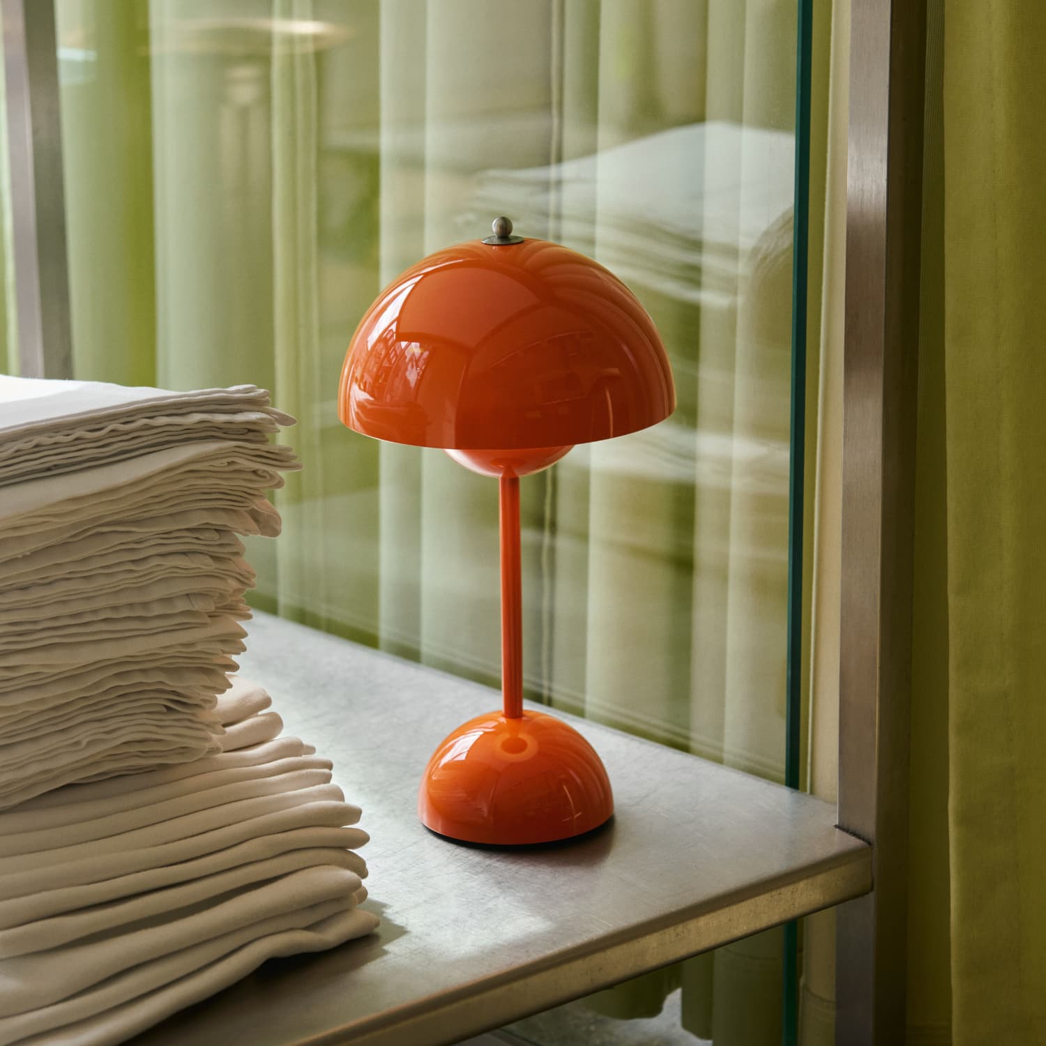 Flowerpot VP9 Oppladbar Lampe Zesty Orange