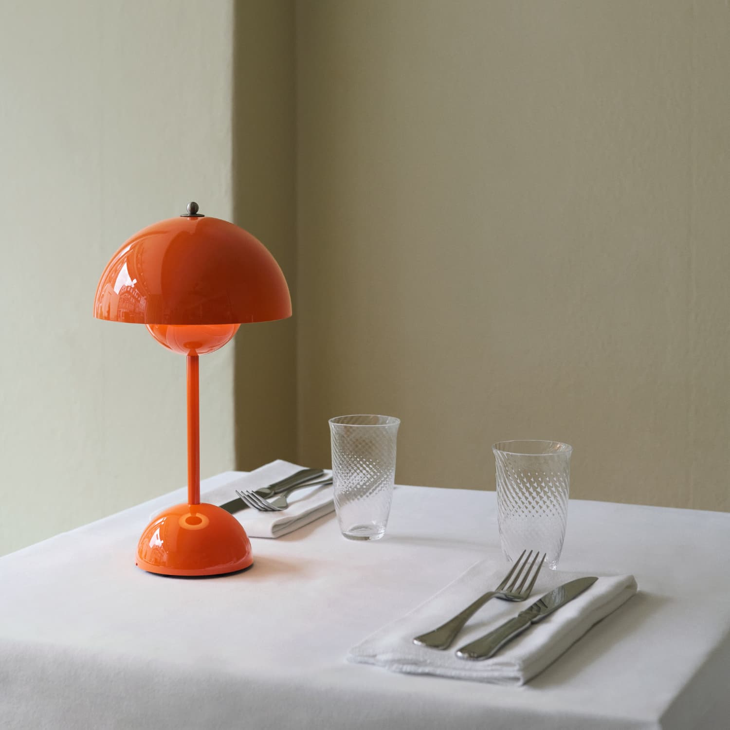Flowerpot VP9 Oppladbar Lampe Zesty Orange