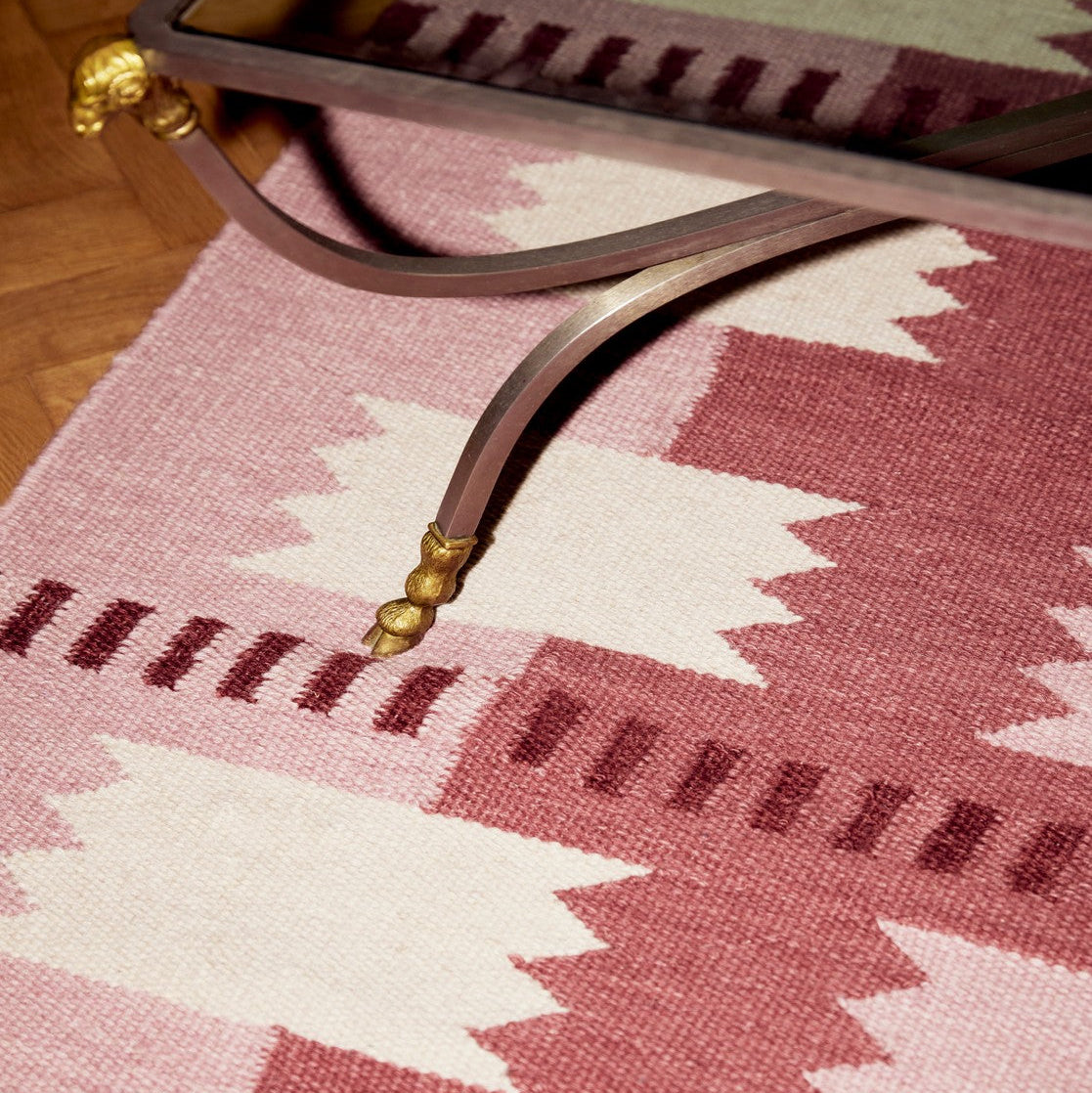 Gulvteppe Rollakan Iris Raspberry