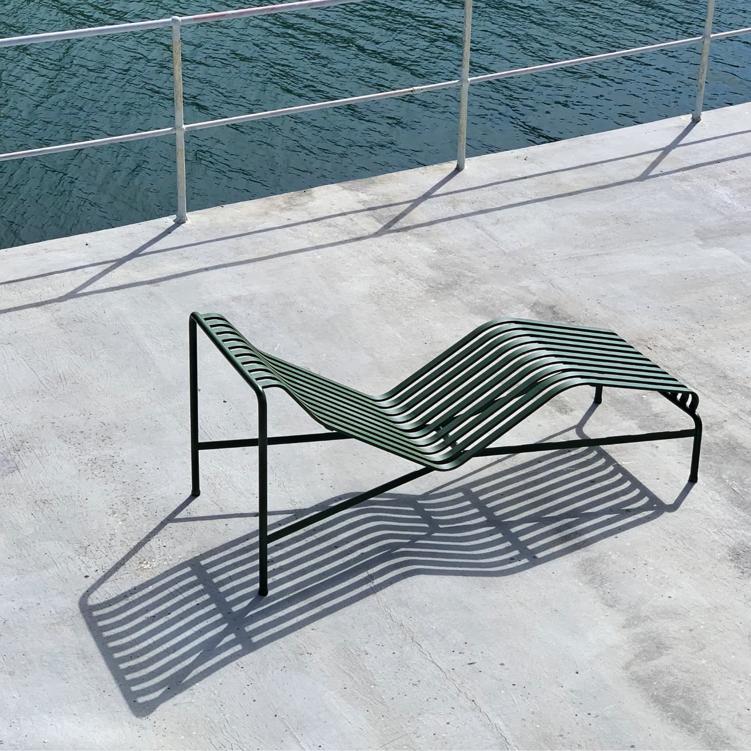 Palissade Chaise Lounge Olive