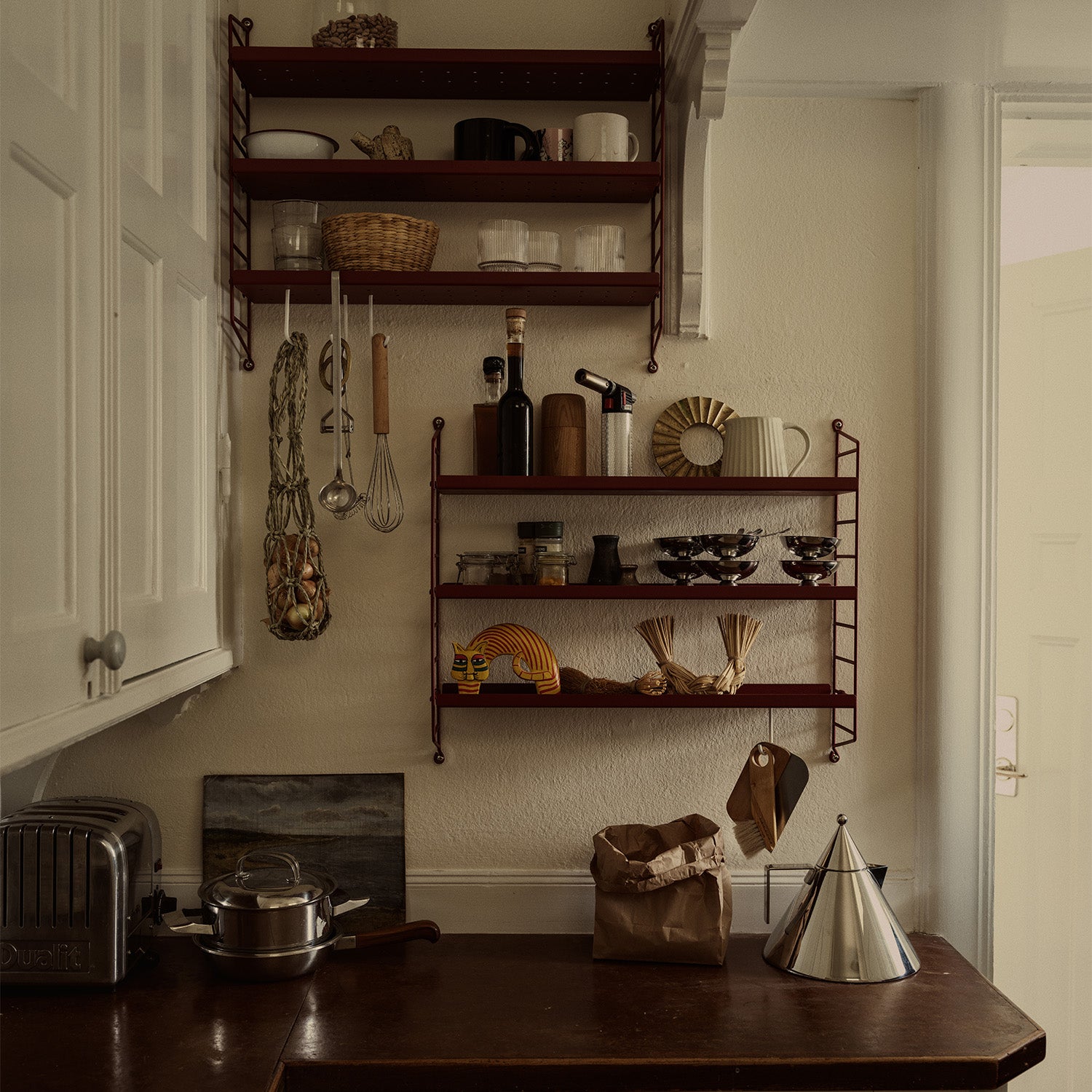 String Pocket Hylle Metall Oxtorgsrød