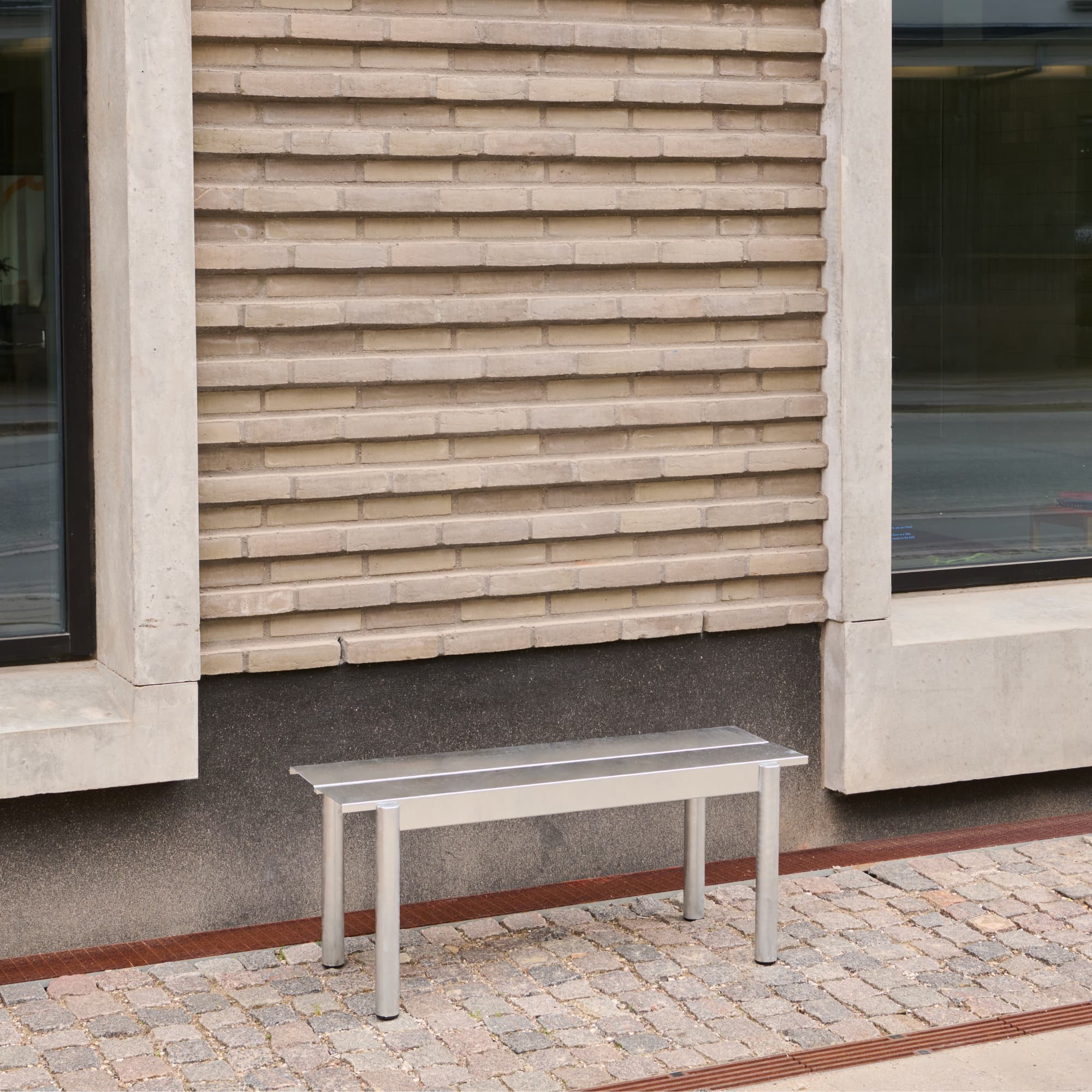 Utebenk Linear 110x34