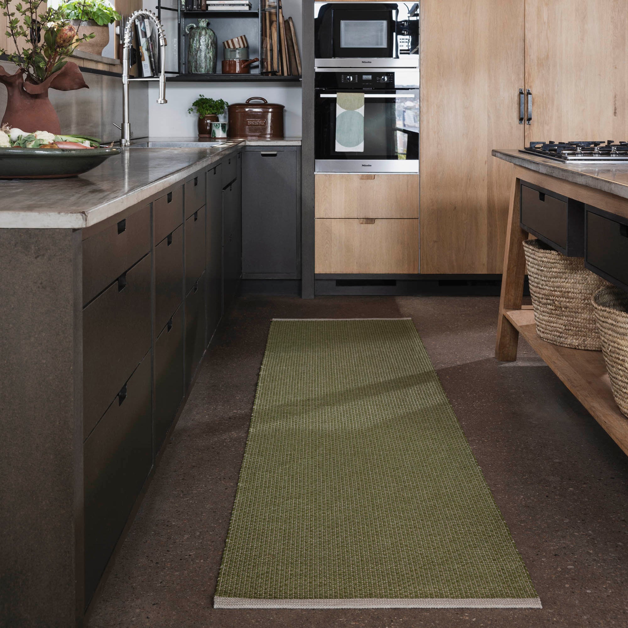 Nils Dark Olive