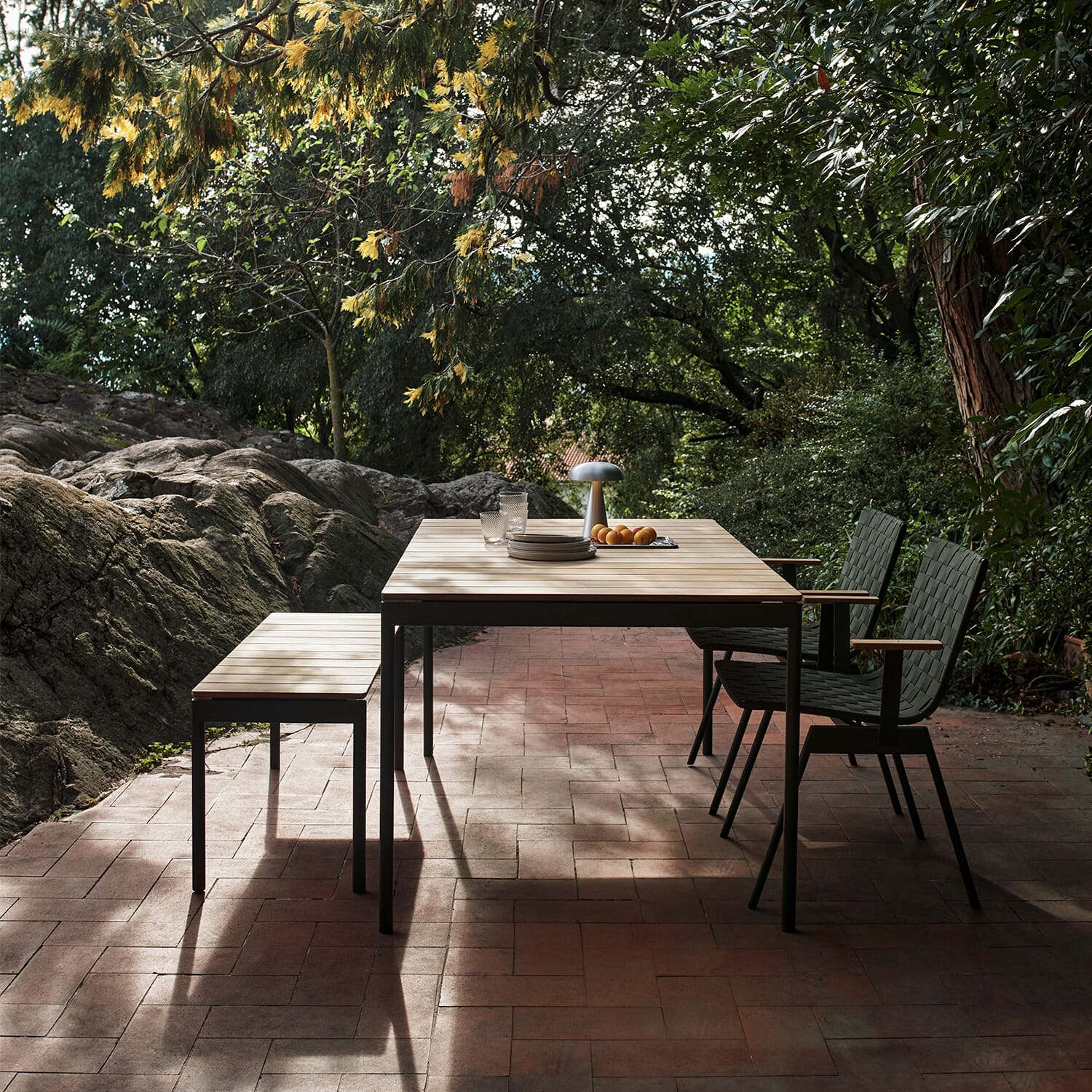 Ville Outdoor Dining Table AV26 Warm Black frame Teak - Bilde 3