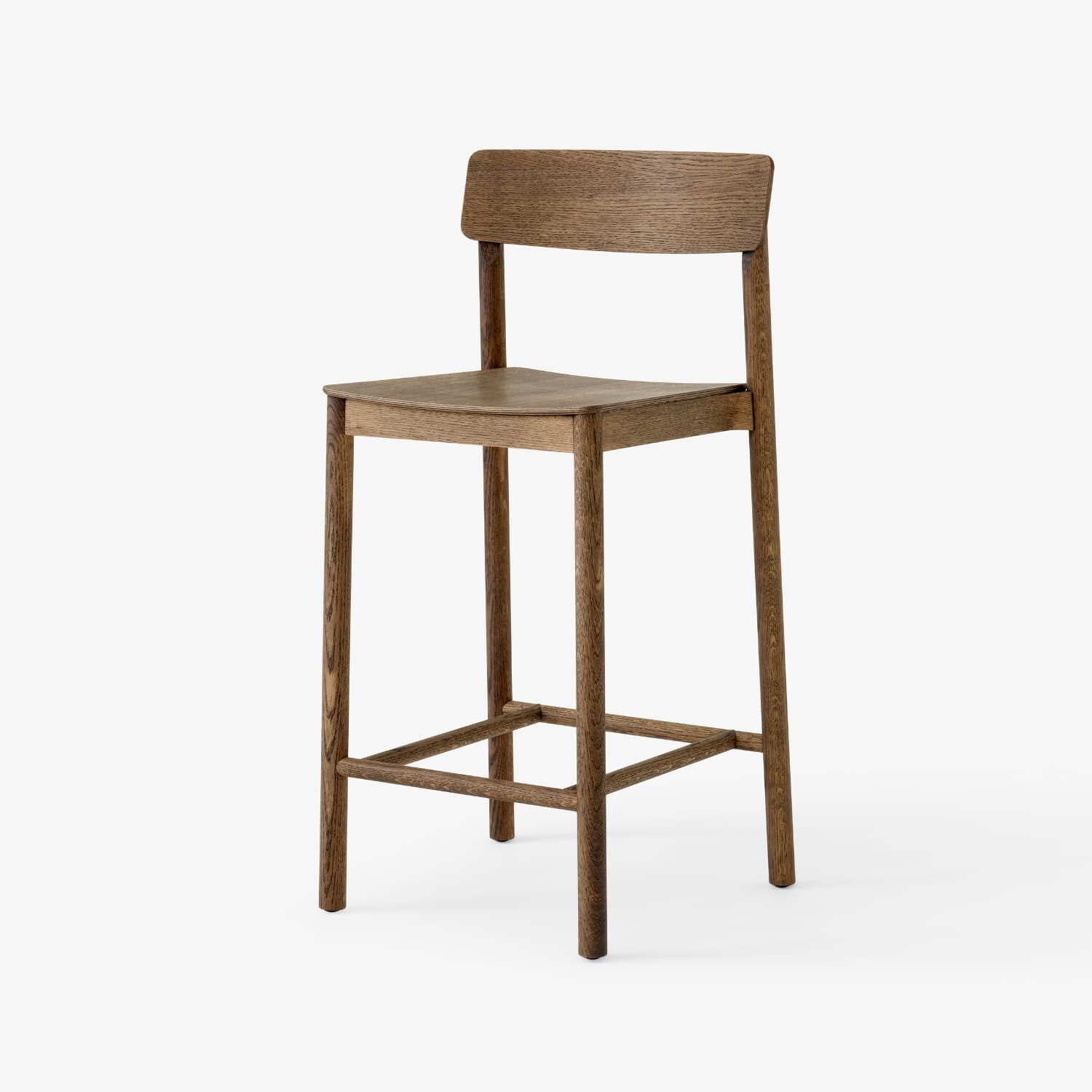 Betty Barstol TK13 i røkt, oljet eik med rygg og fotstøtte