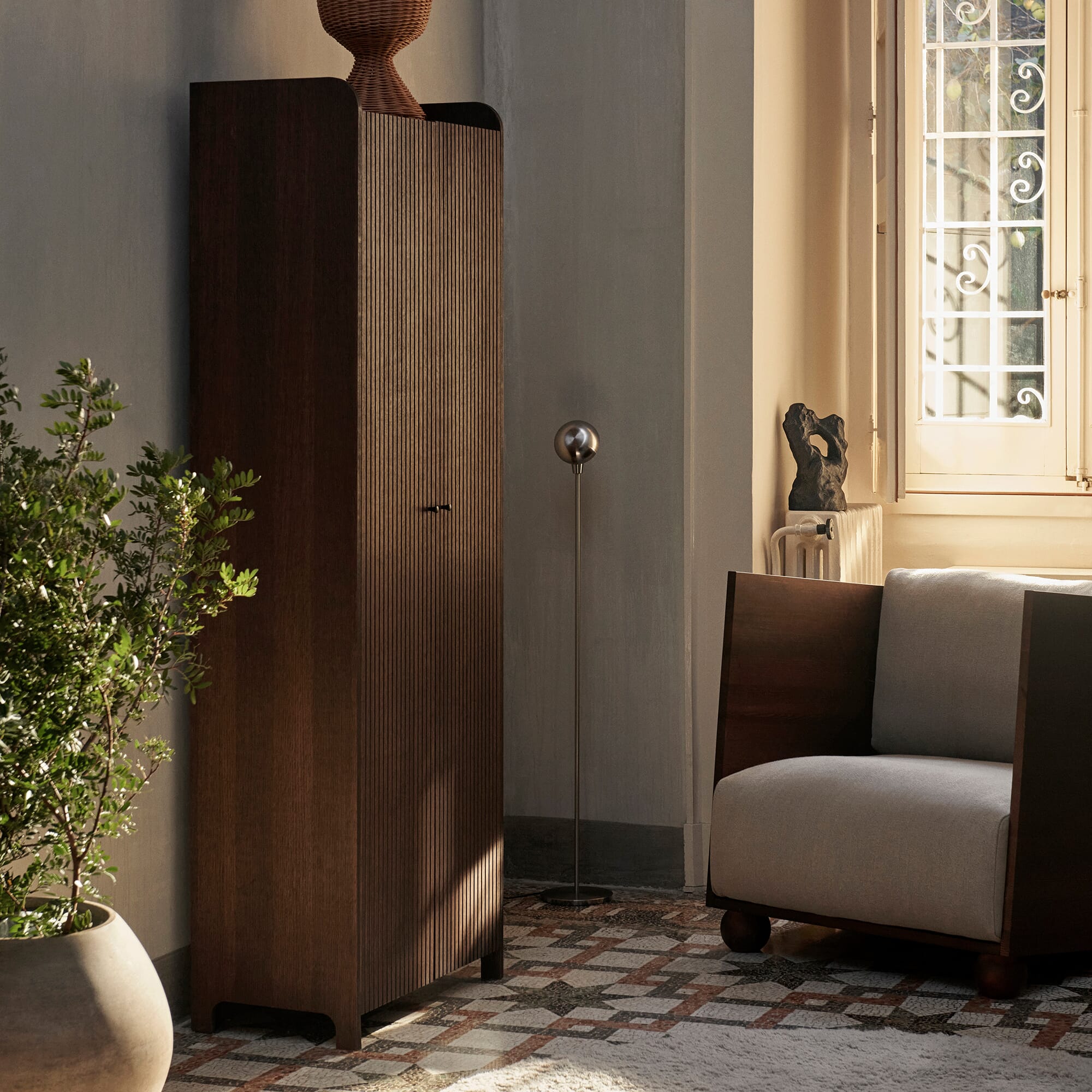 Sill Skap Høyt Mørkfarget Eik - Bilde 2