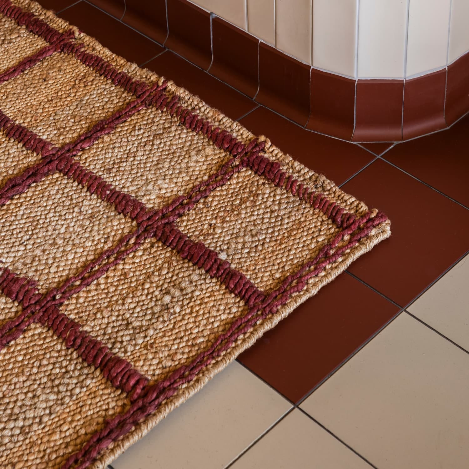 Gulvteppe Strata Braided Jute Burgundy