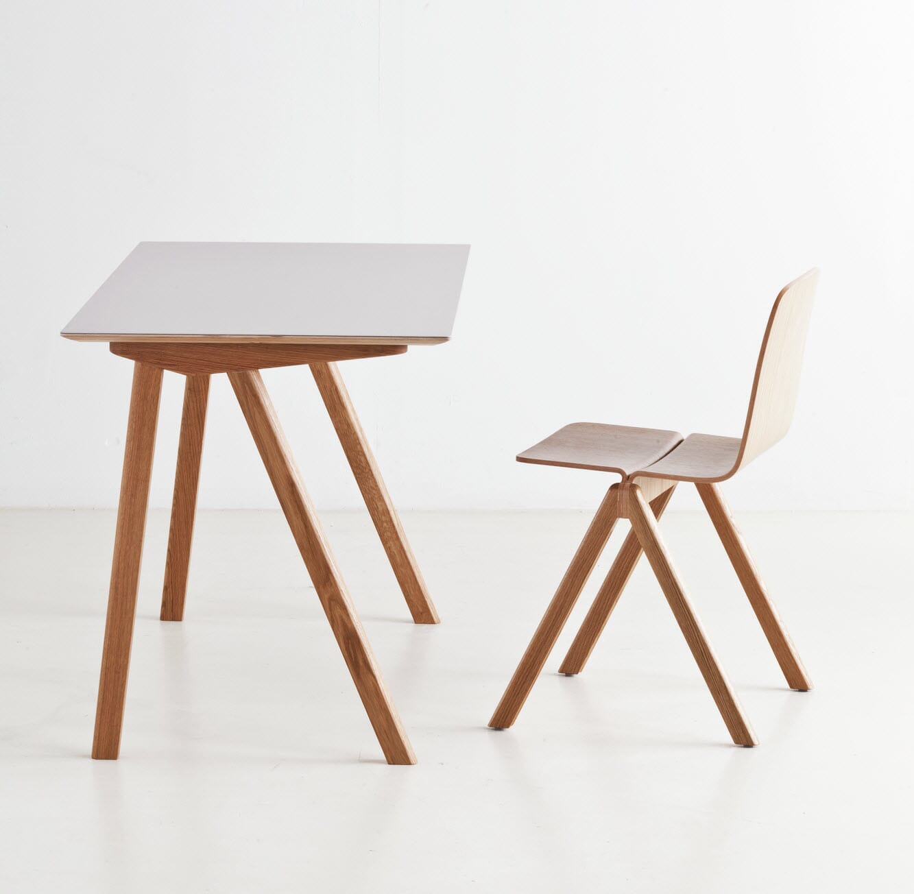 CPH 90 Skrivebord eik/linoleum