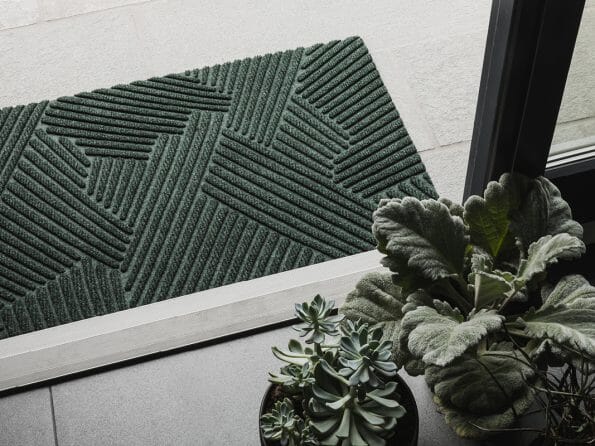 Utendorsmatte Straa utenfor dor