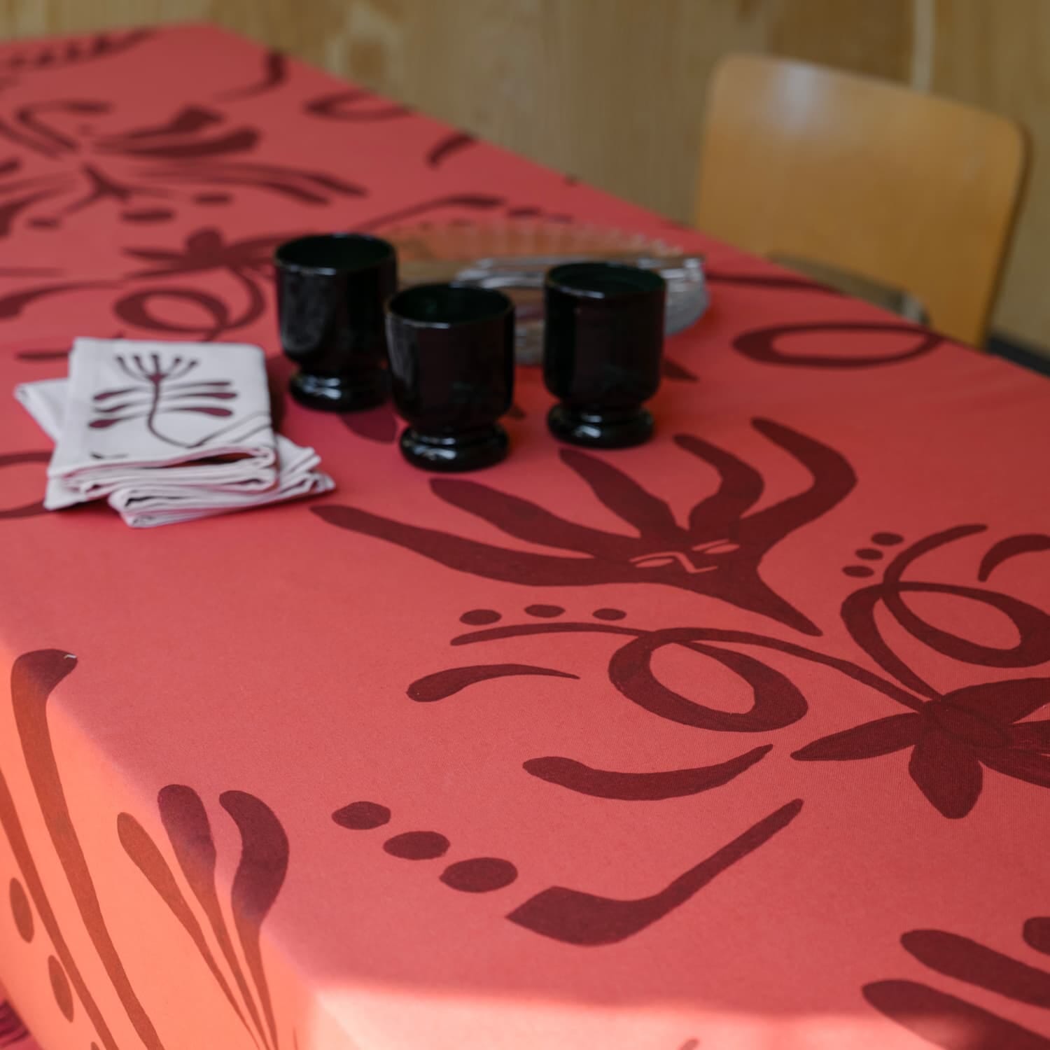 Duk Høytid Rød 147x250