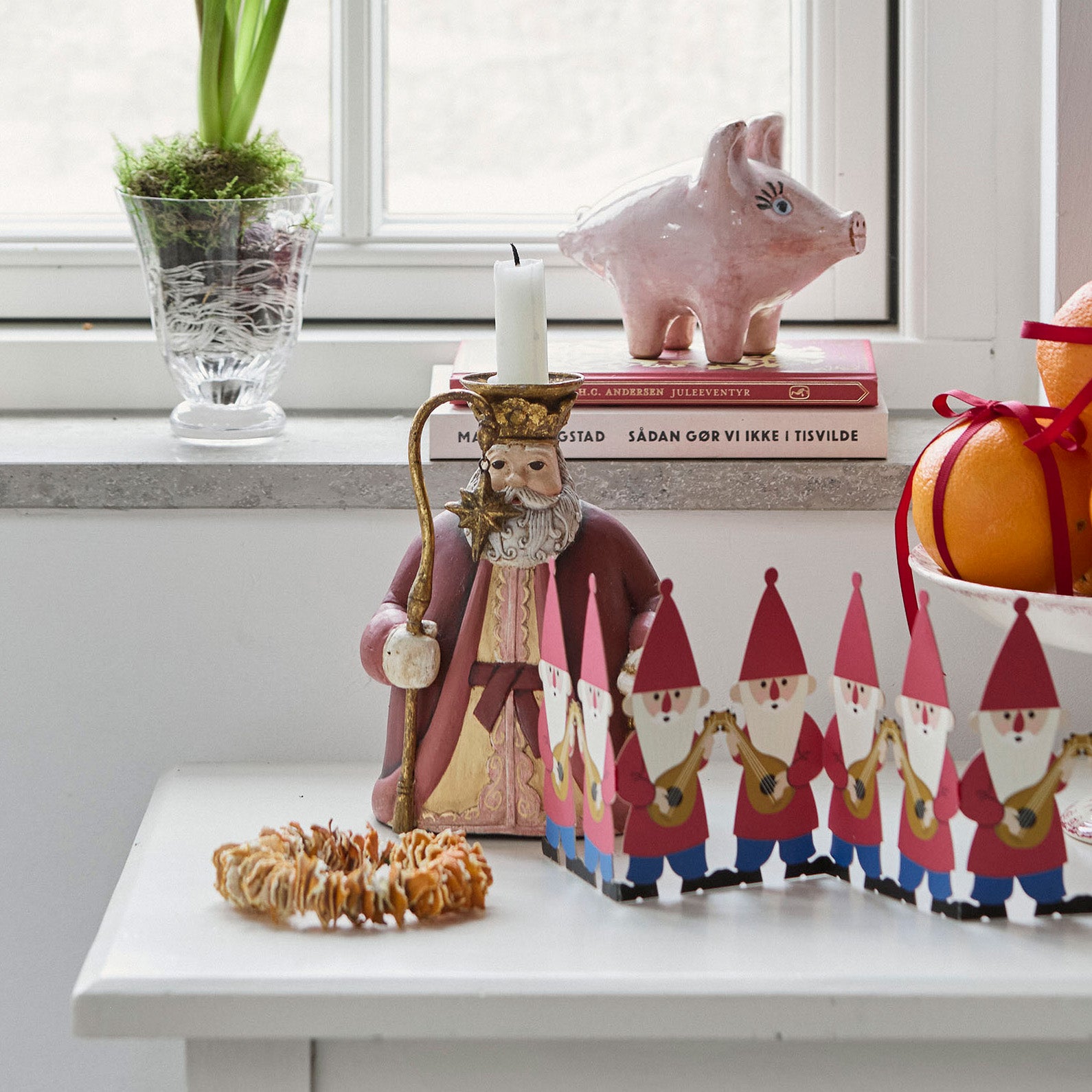 Lysestake Nissefar Rød på benk inspirasjon