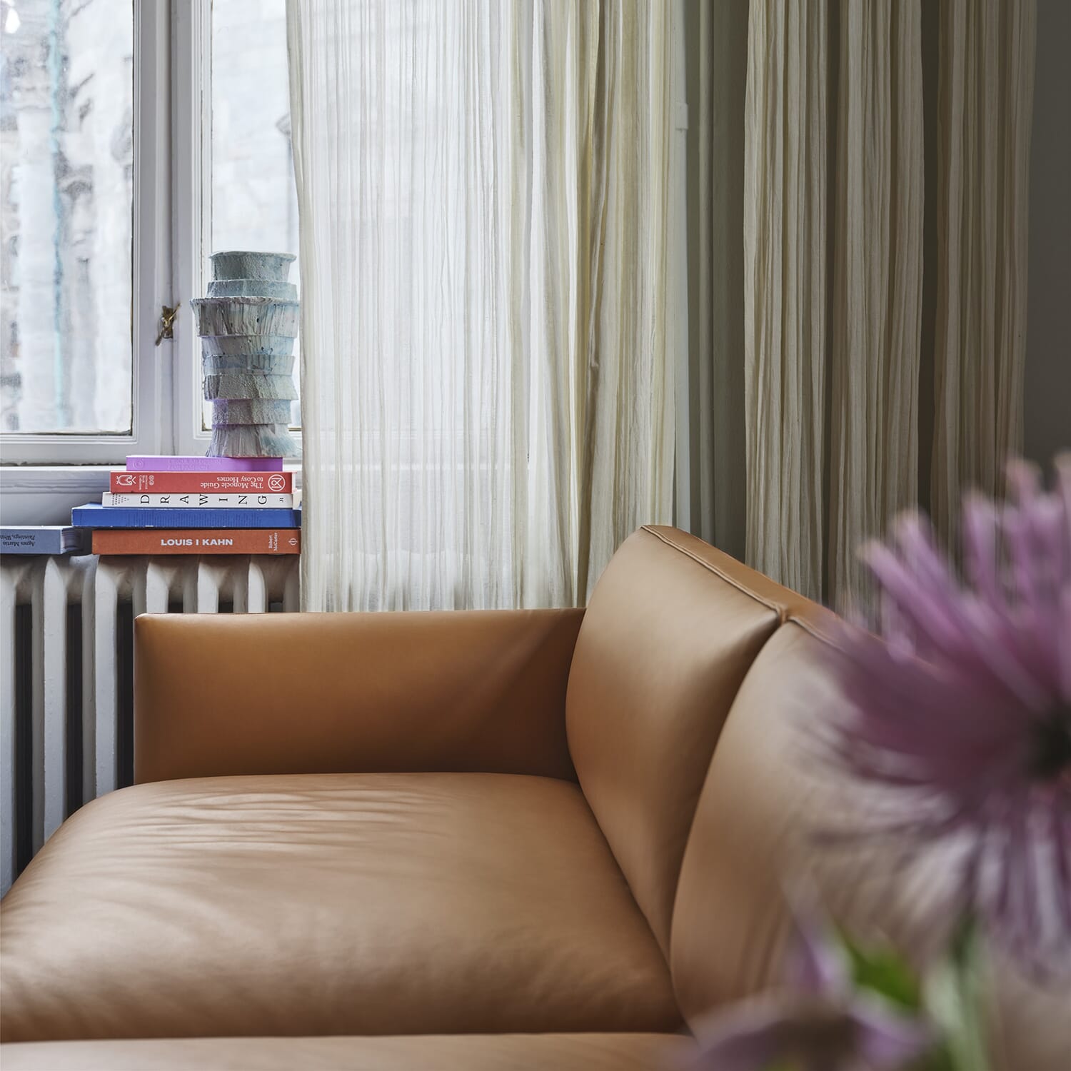 Outline Sofa 2 seter Skinn/Aluminum base - Bilde 6