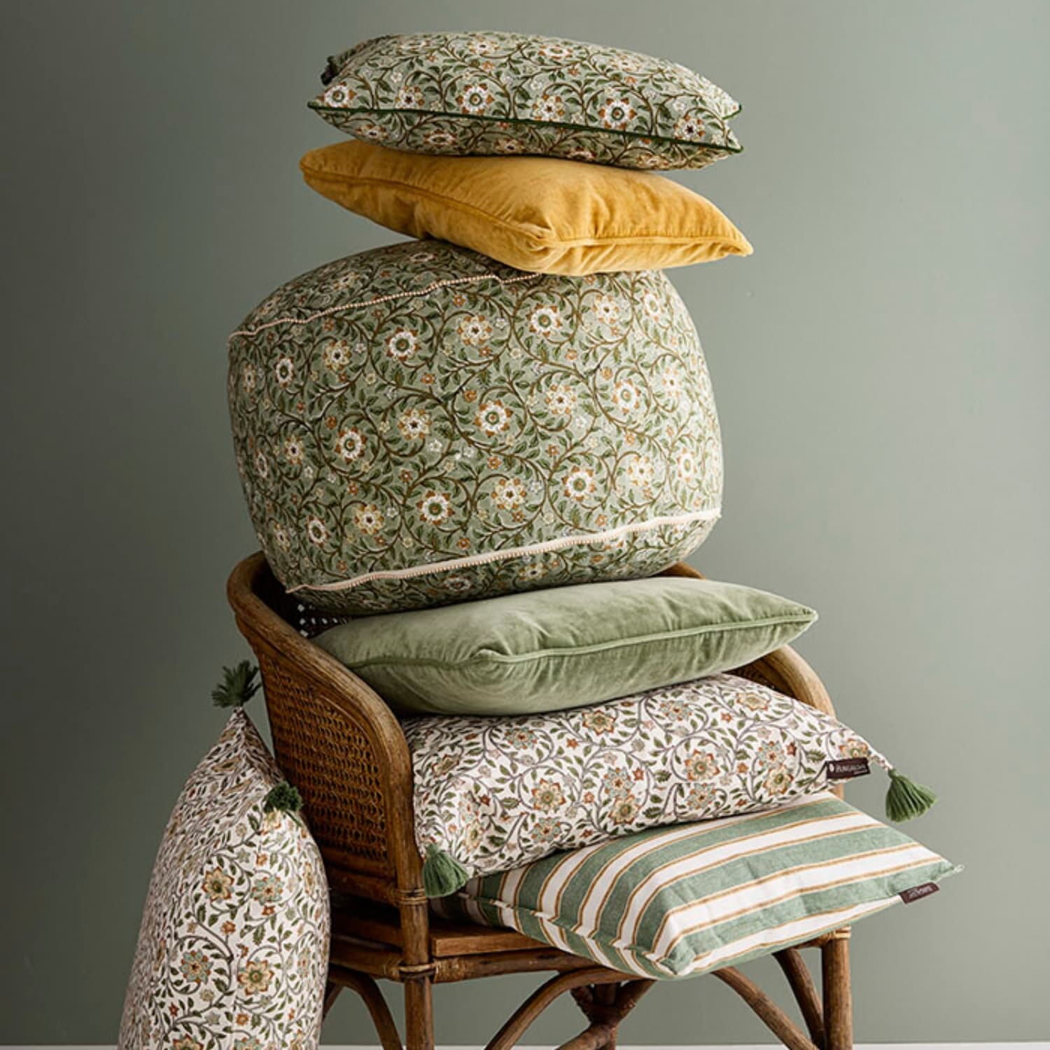 Puff og puter med blomsterstoff