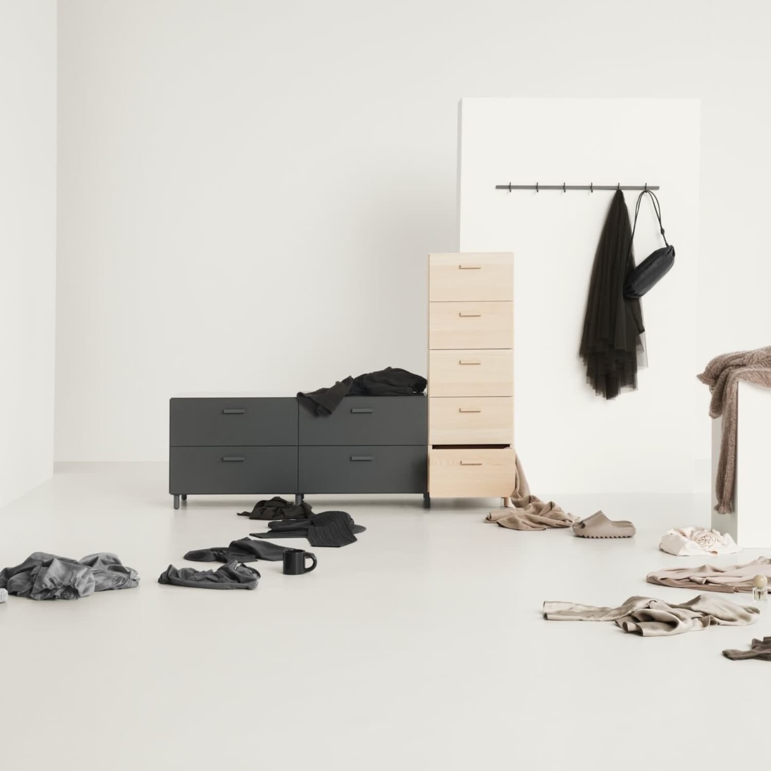 Relief Kommode Lav Grey