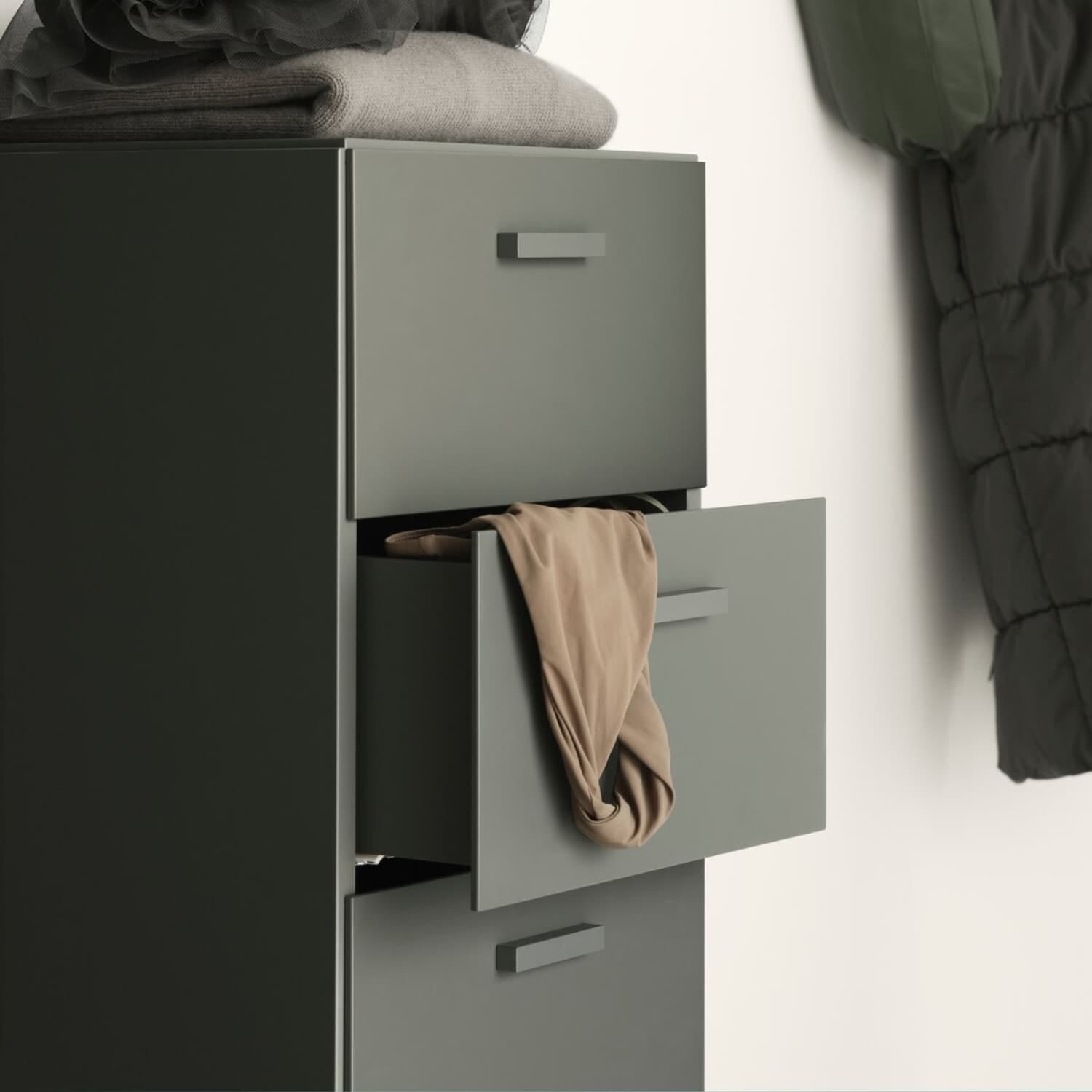 Relief Kommode Høy m/sokkel Grey
