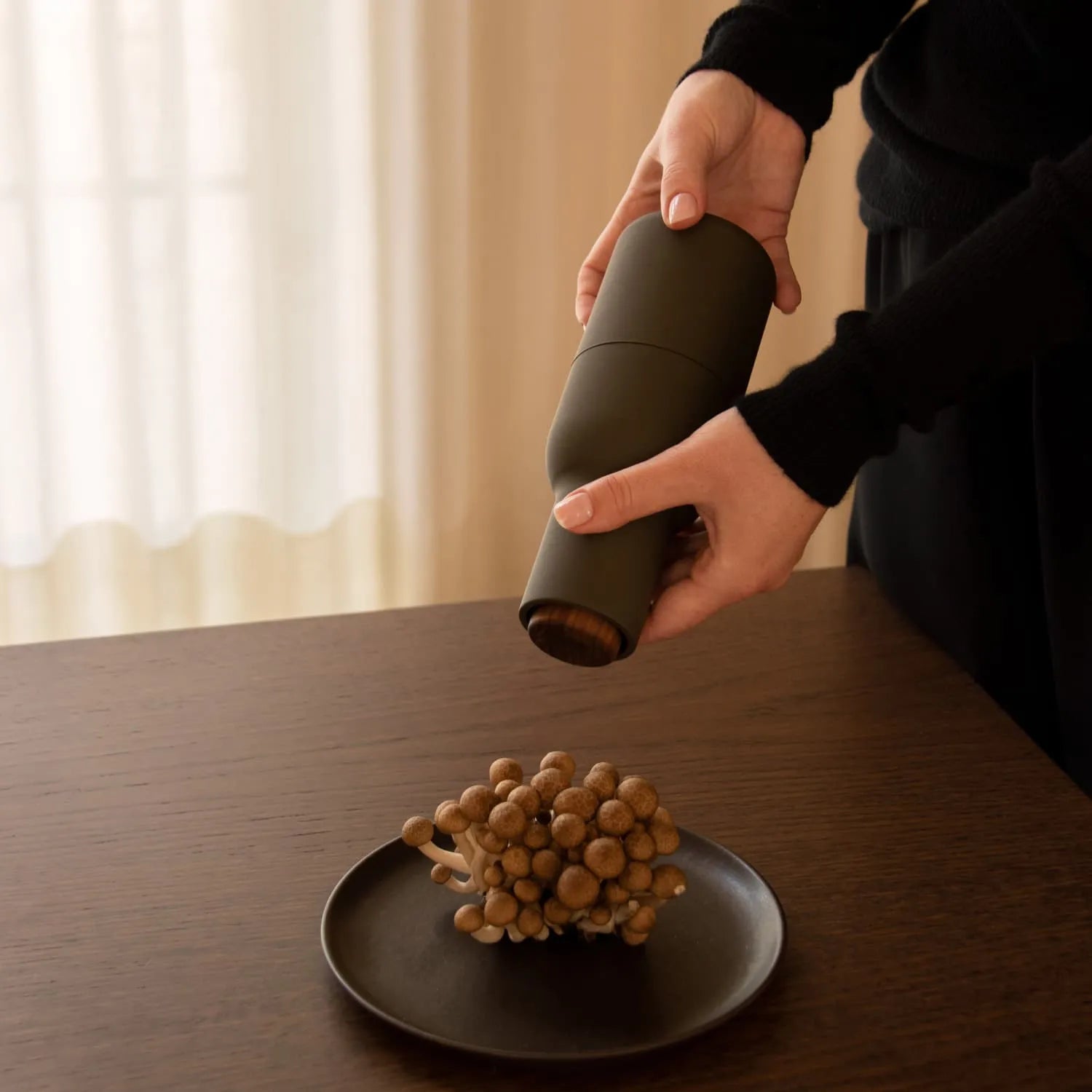 Salt & Pepperbøsse Grå m/valnøtt