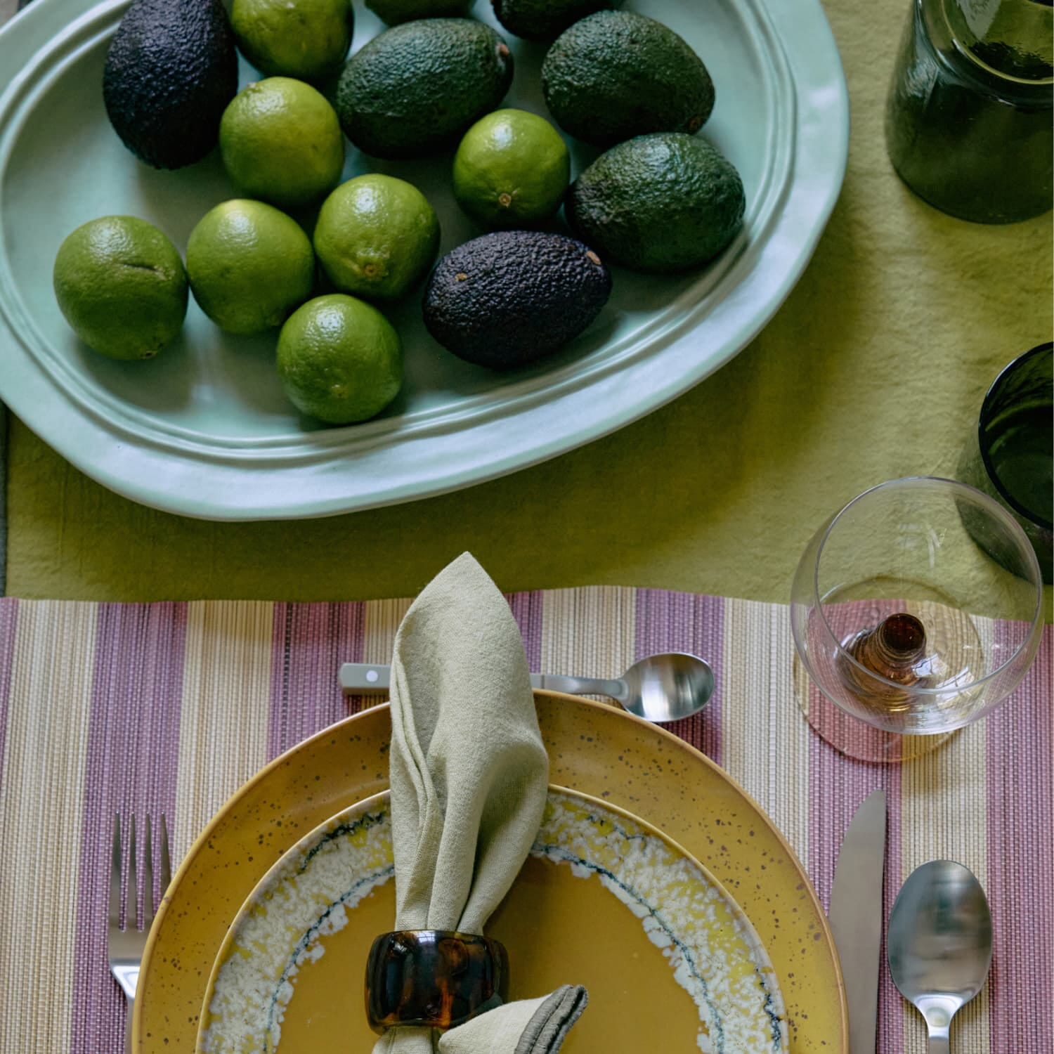 New Classics Mint serveringsfat brukt til borddekking