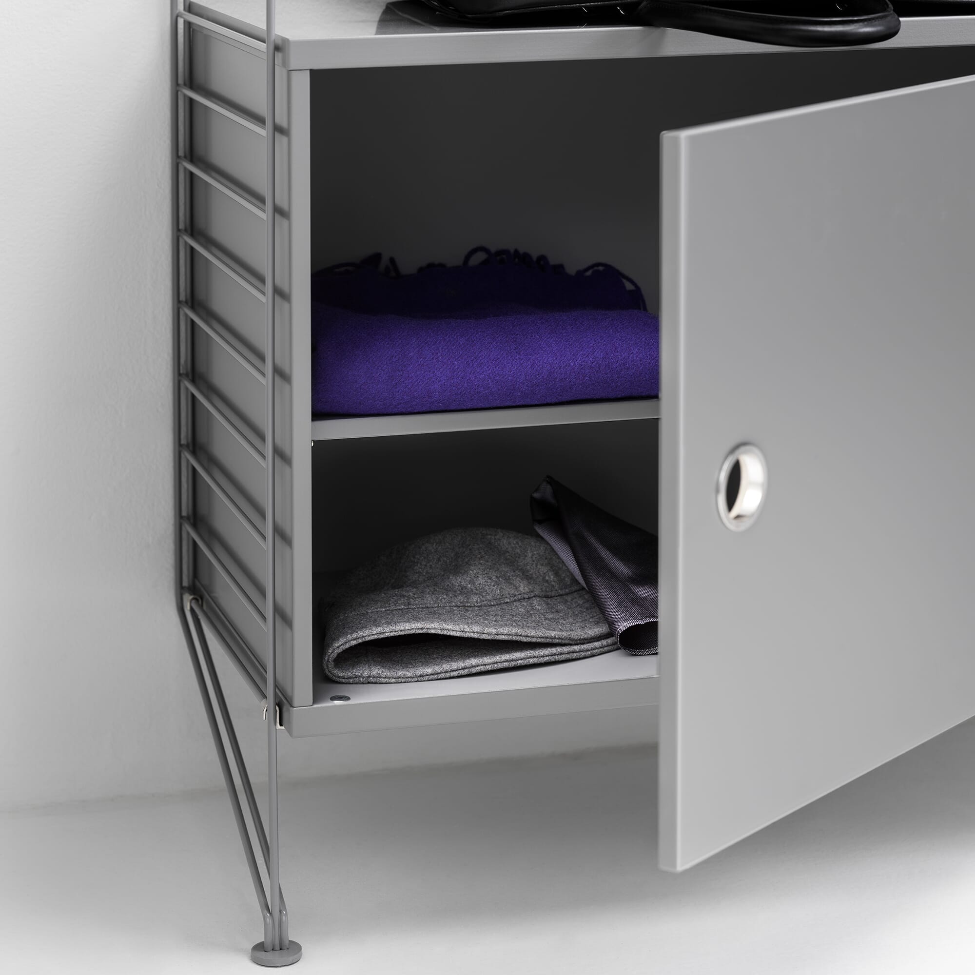 Skap m/hengslet d?r 58x30 - Bilde 2