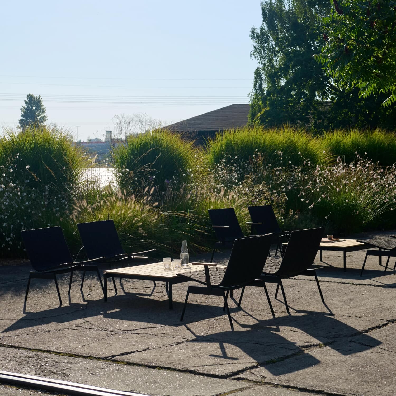 Ville Outdoor Lounge Chair AV45 With arms Warm Black - Bilde 2