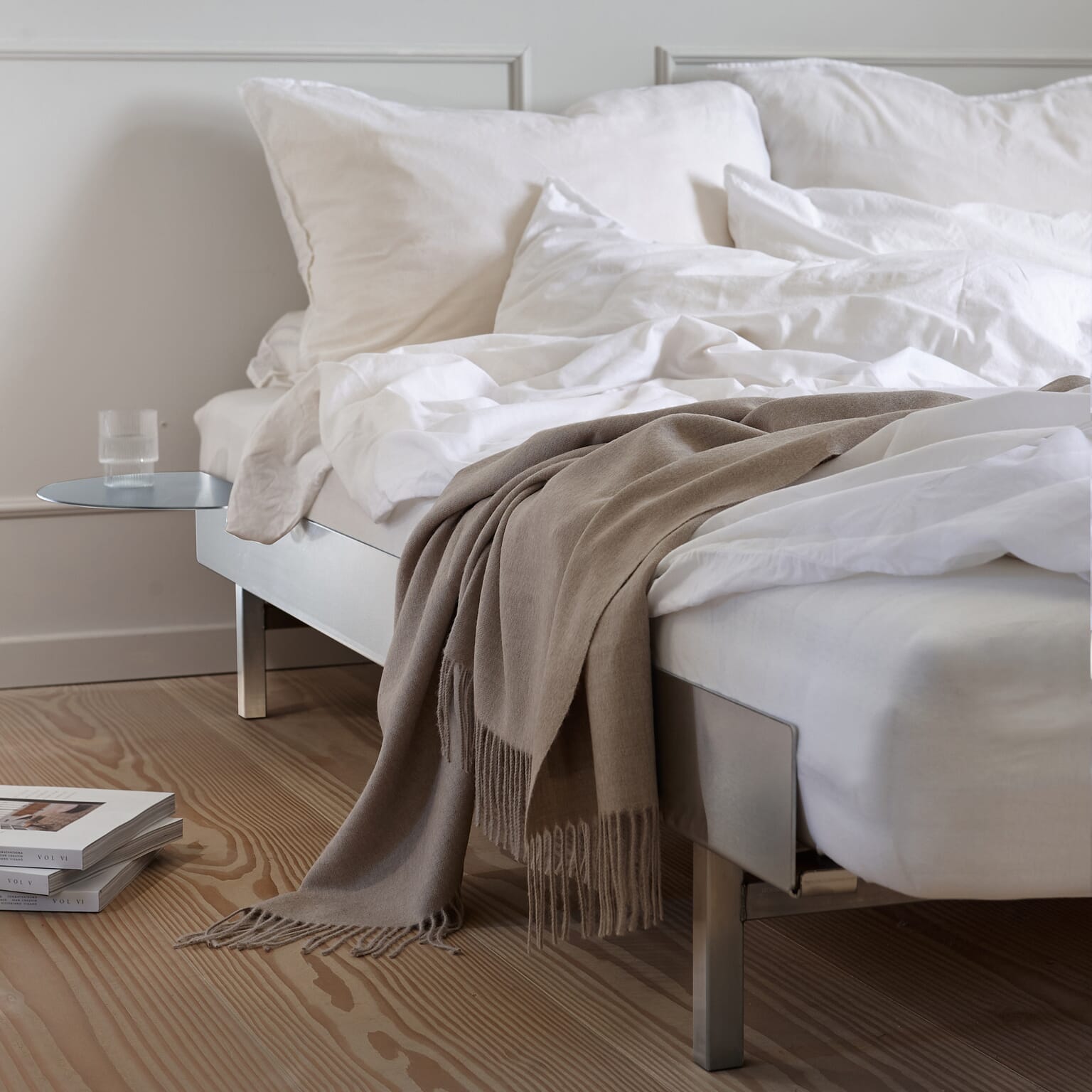 Moebe Bed Stainless Steel