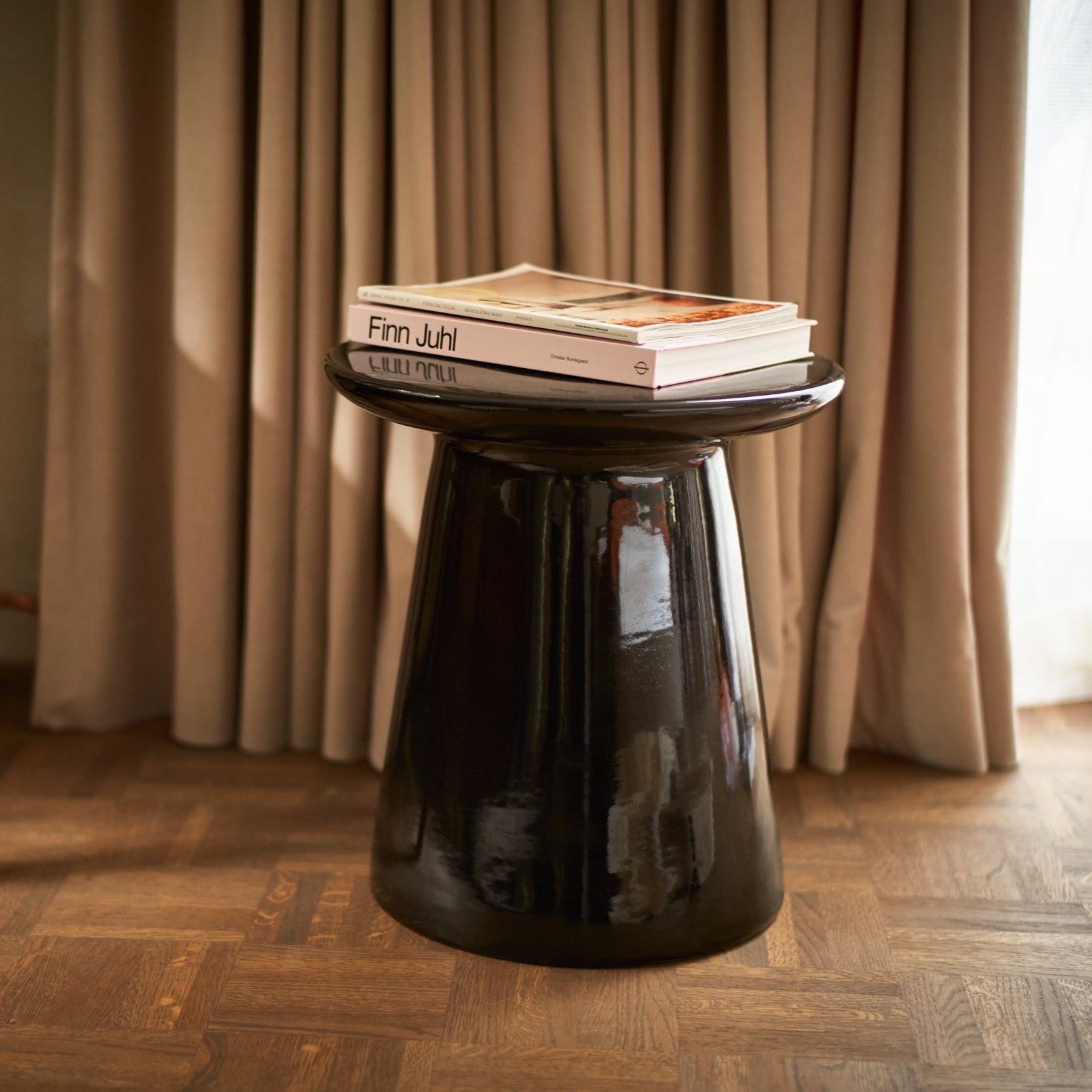 Earthenware side table M black