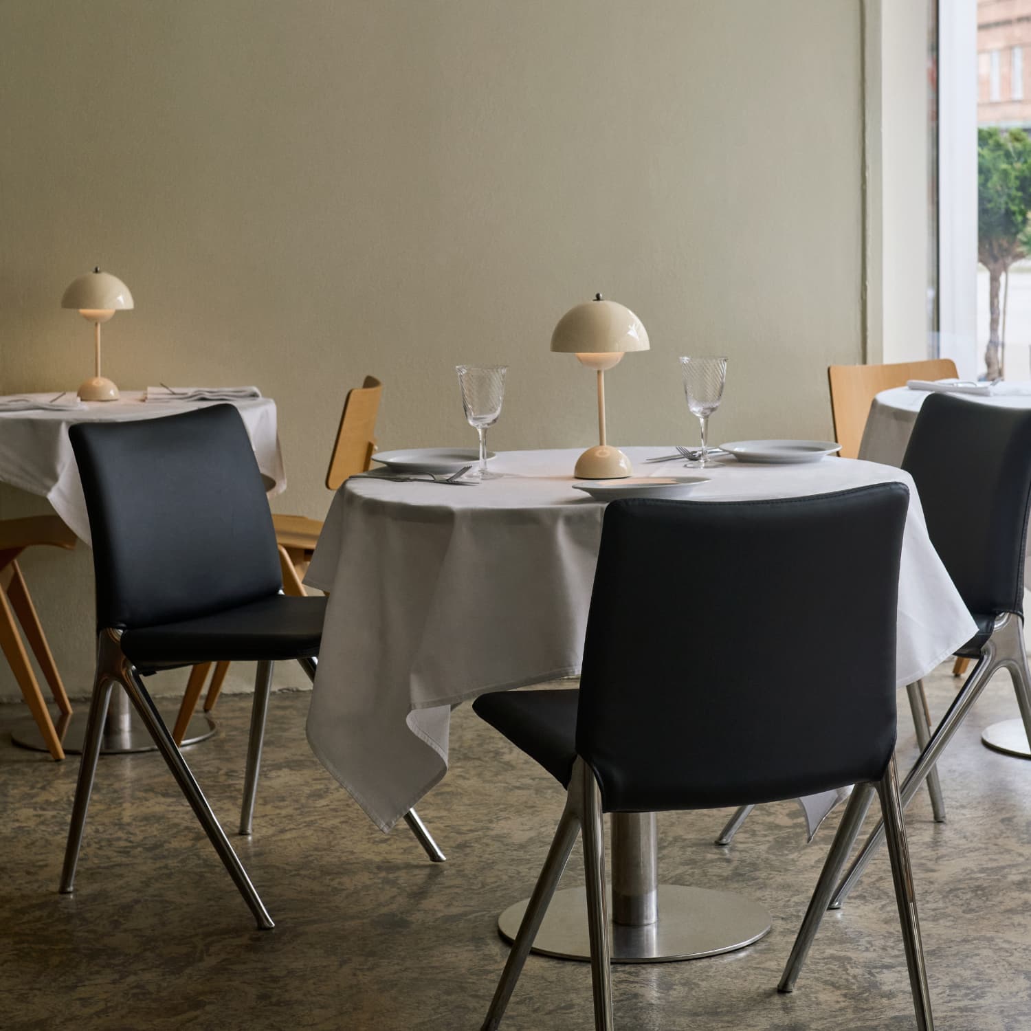 Flowerpot VP9 Oppladbar Lampe Ivory