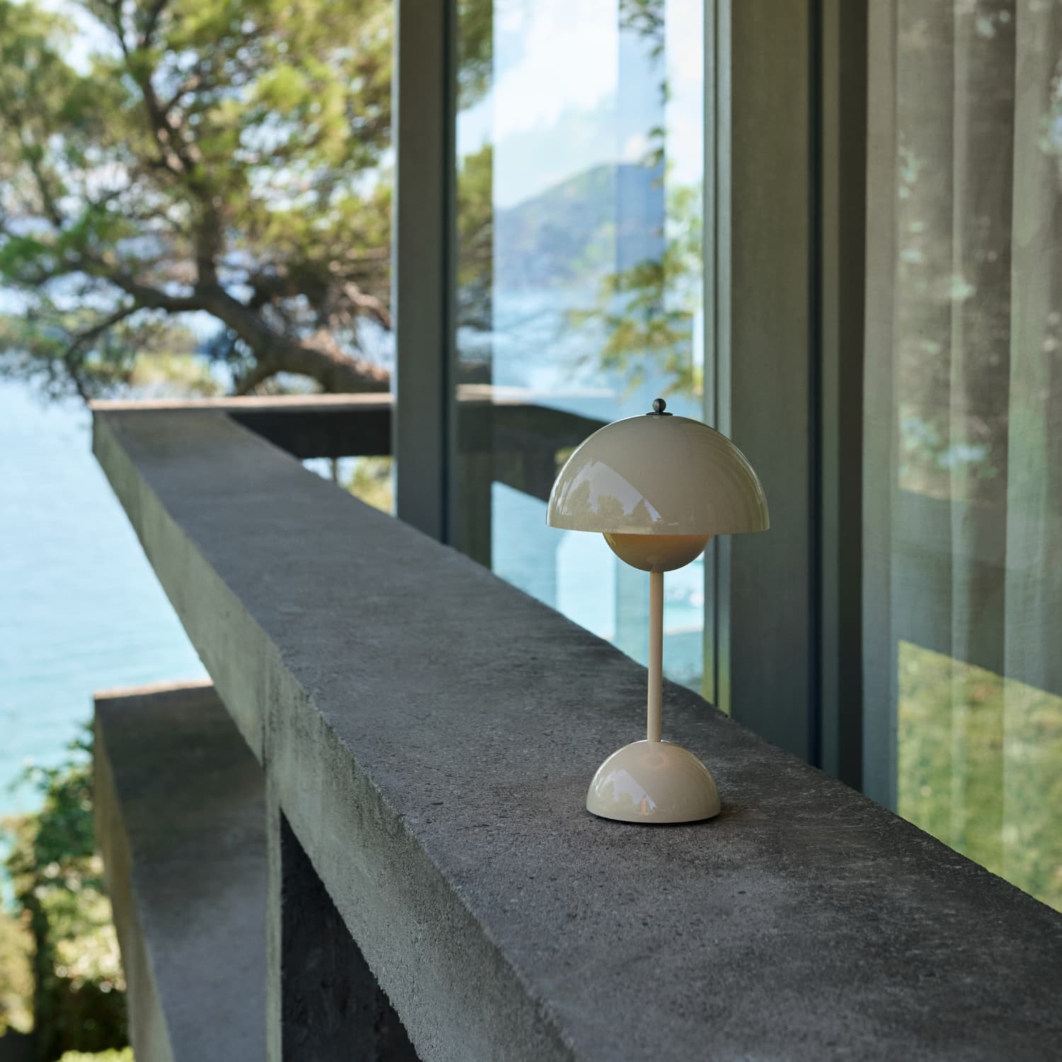 Flowerpot VP9 Oppladbar Lampe Ivory