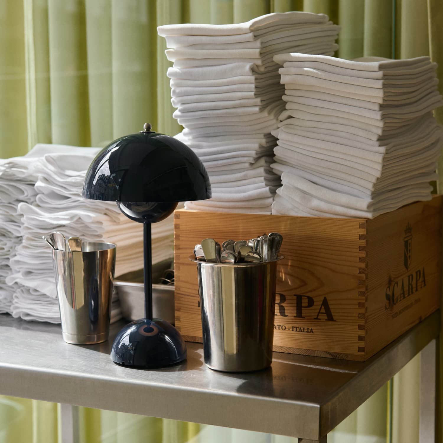 Flowerpot VP9 Oppladbar Lampe Steel Blue