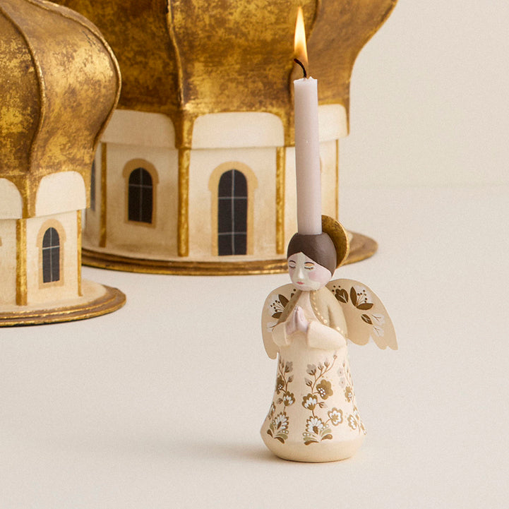 Lysestake Engel Marigold Vanilla med stearinlys