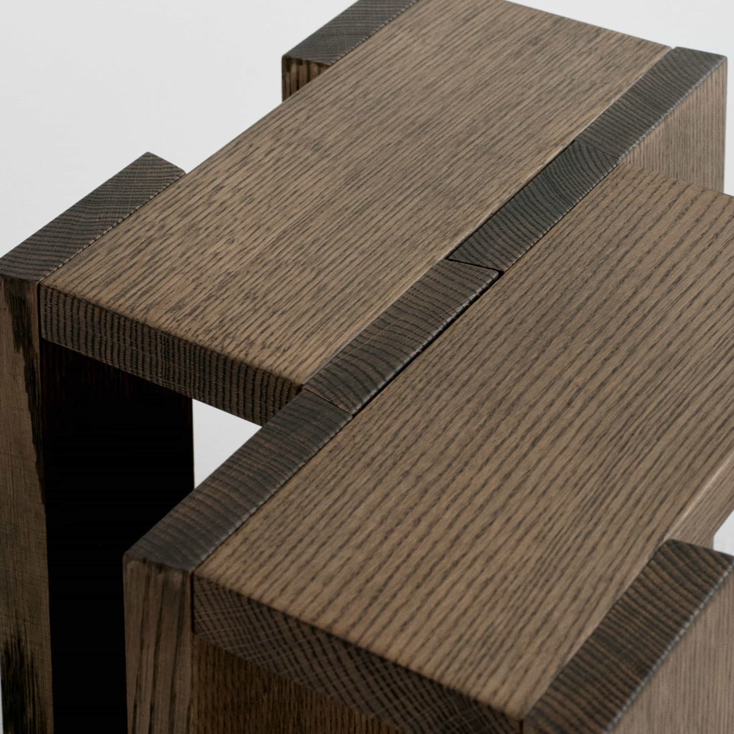 Etagére Sidebord Smoked Red Oak