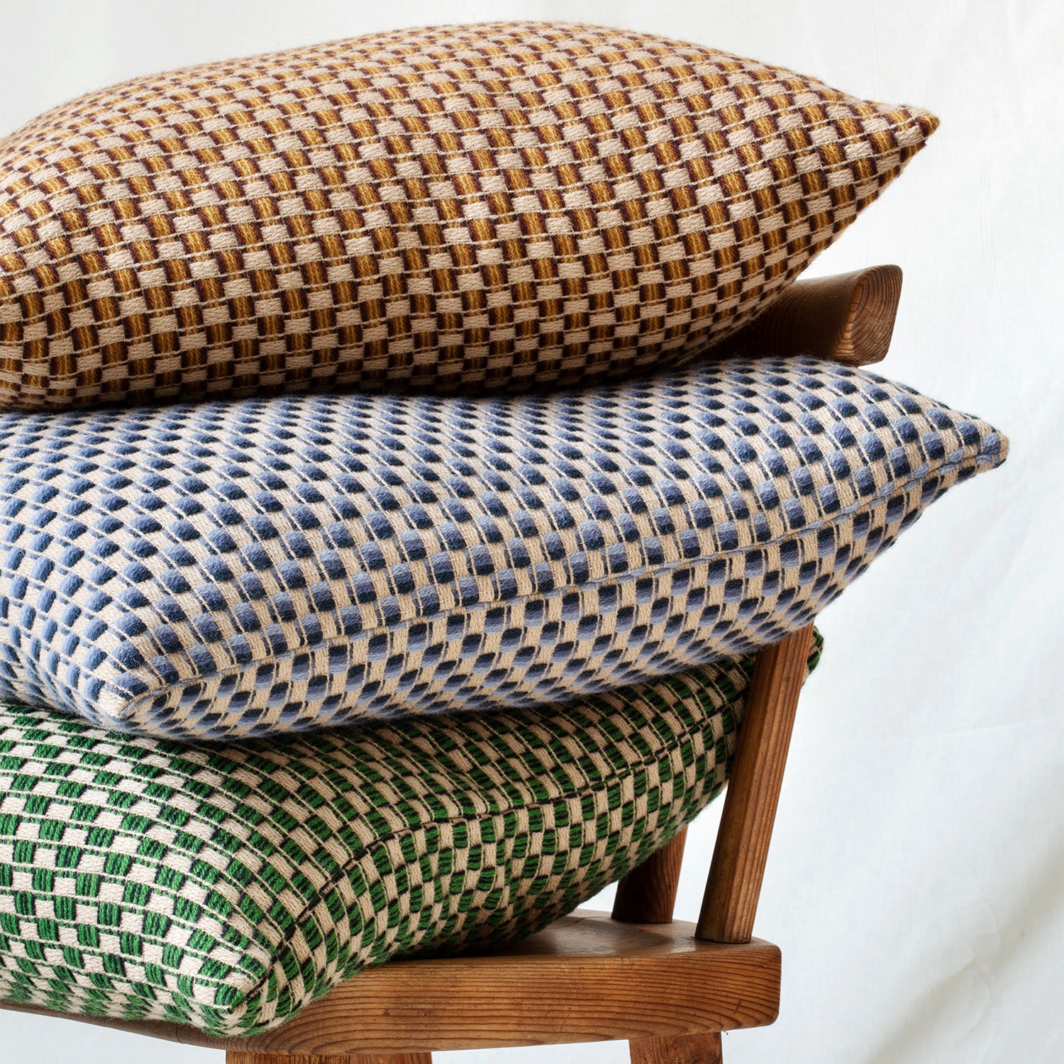 Pute Isak Far Away Blue 60x60