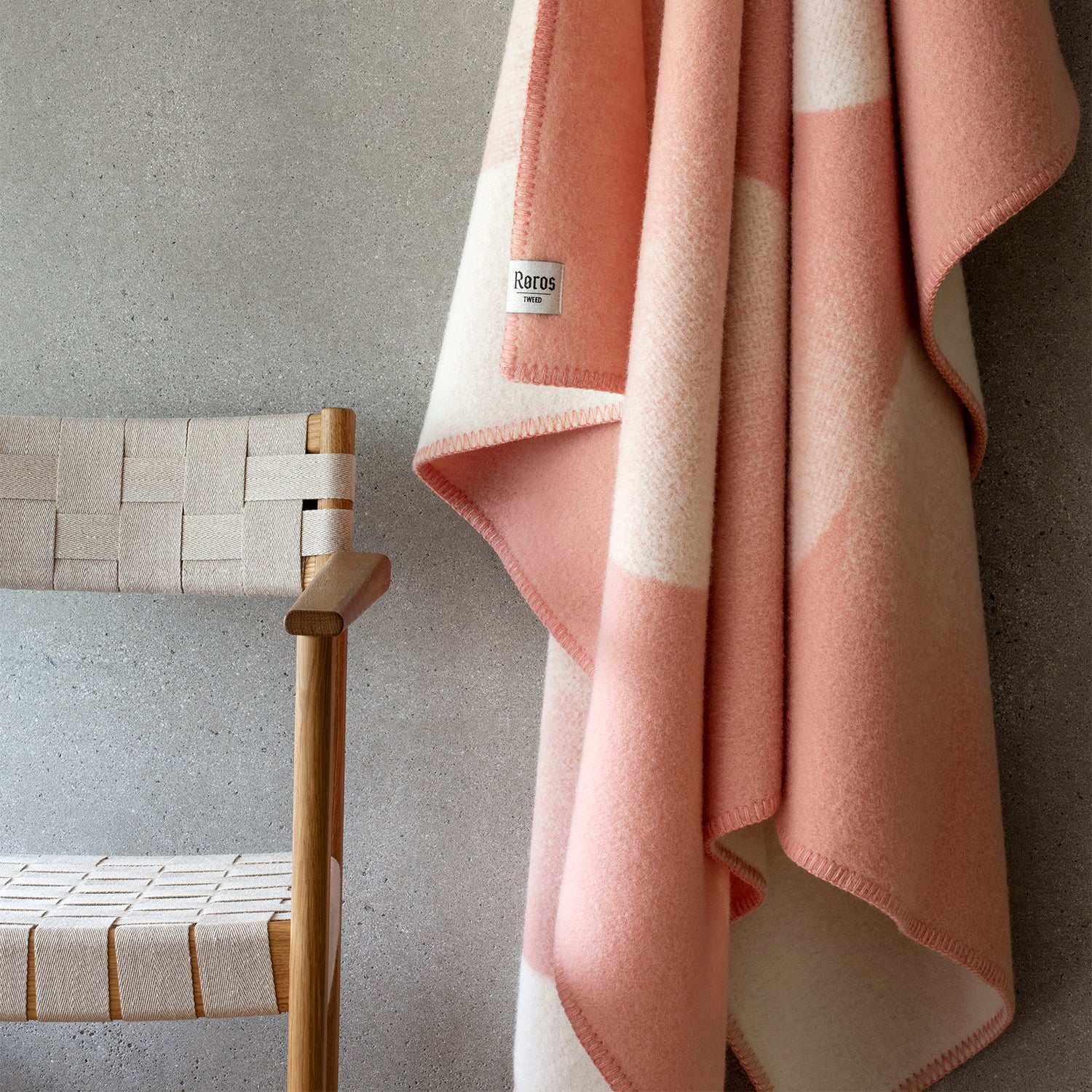 Ullpledd Moon Rosy Sky