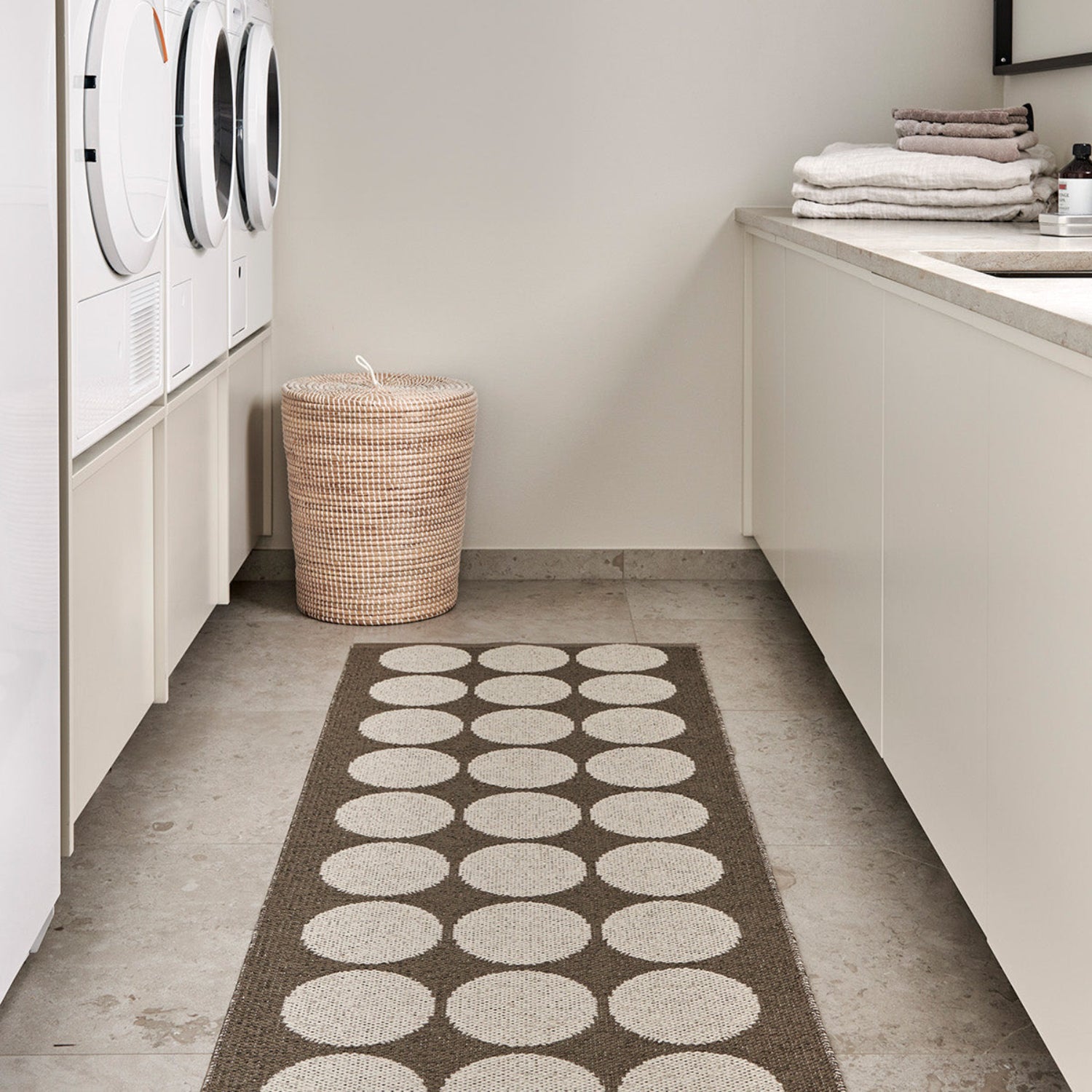 Hugo Walnut/ Linen