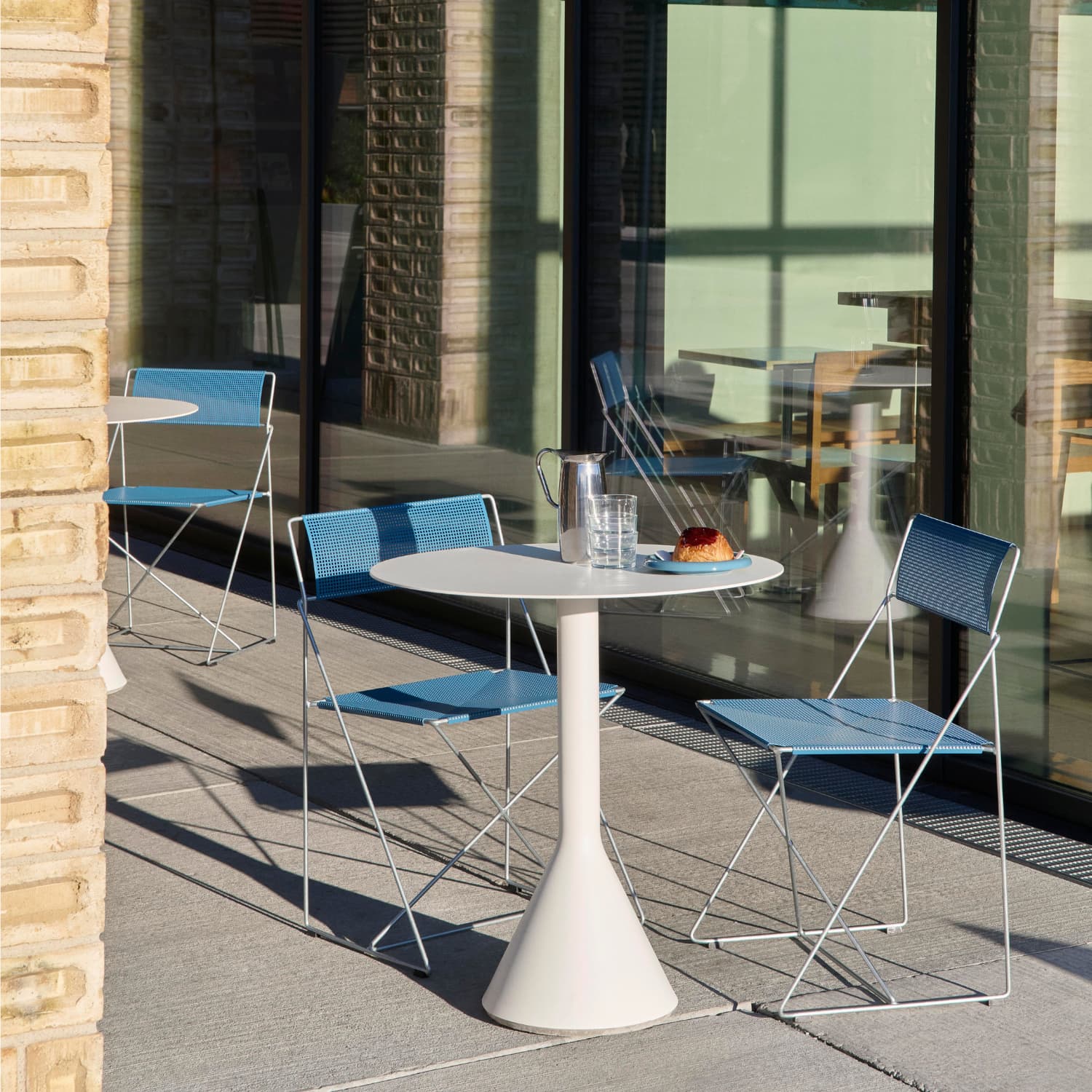 Palissade Cone Table Cream White Ø:70