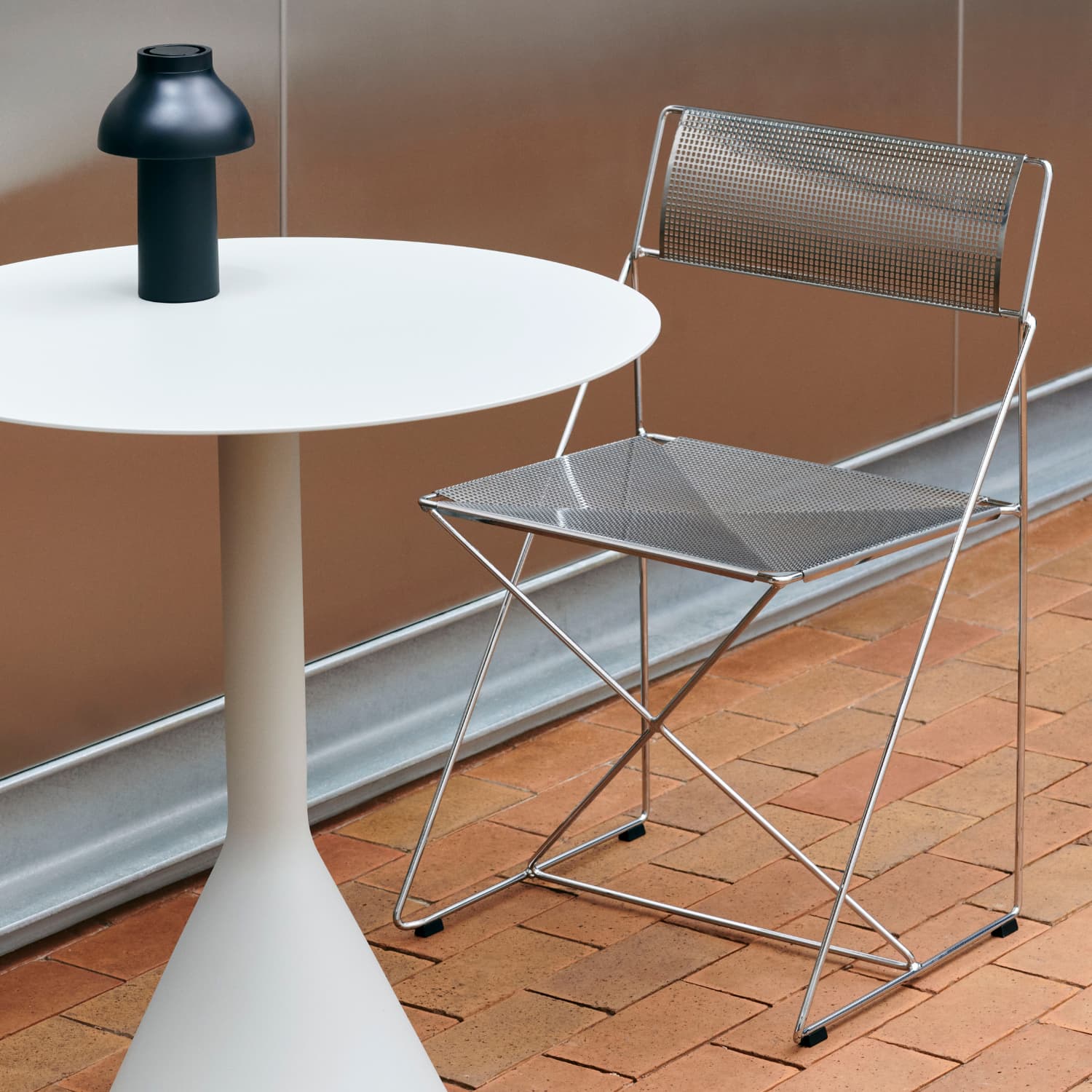Palissade Cone Table Cream White Ø:70