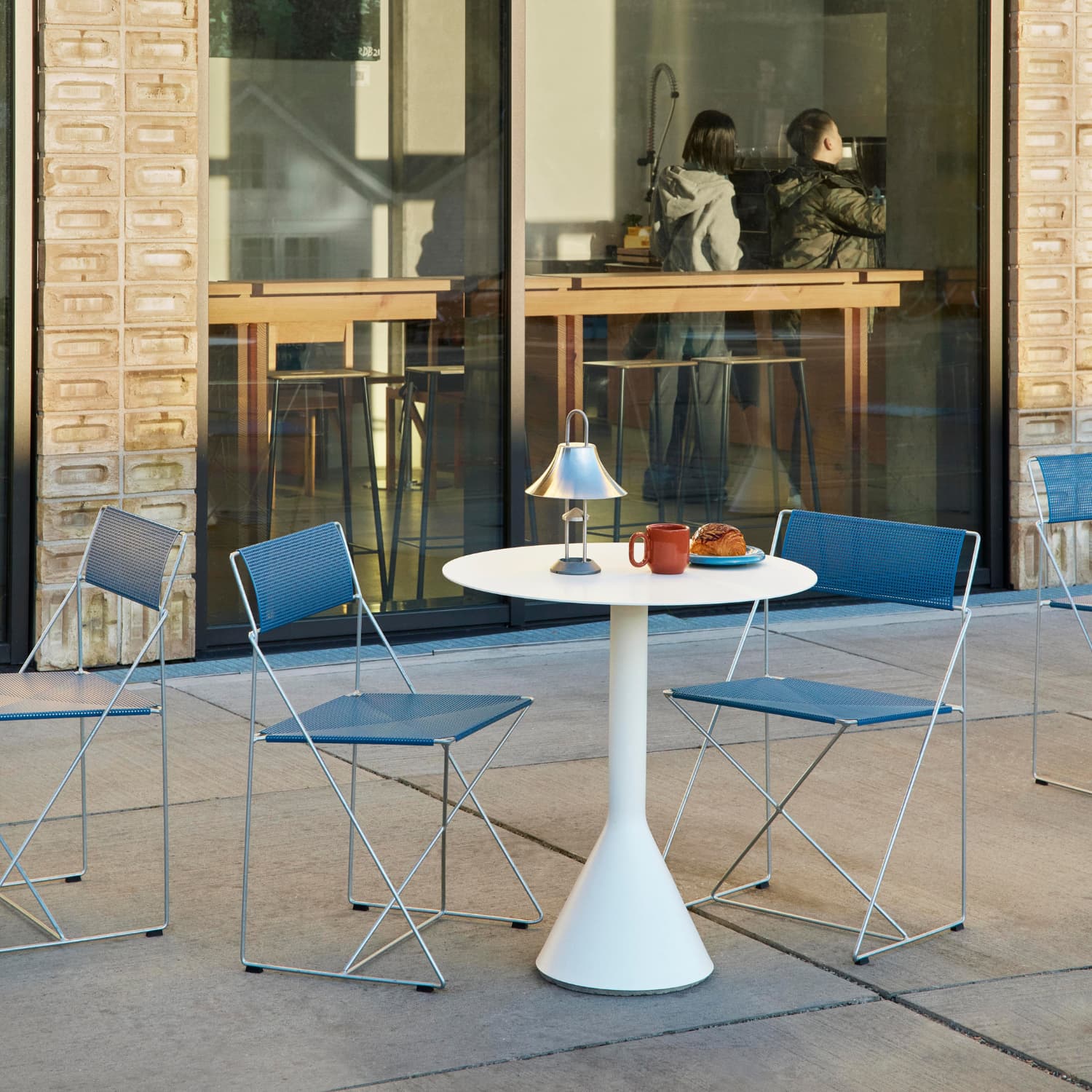 Palissade Cone Table Cream White Ø:70