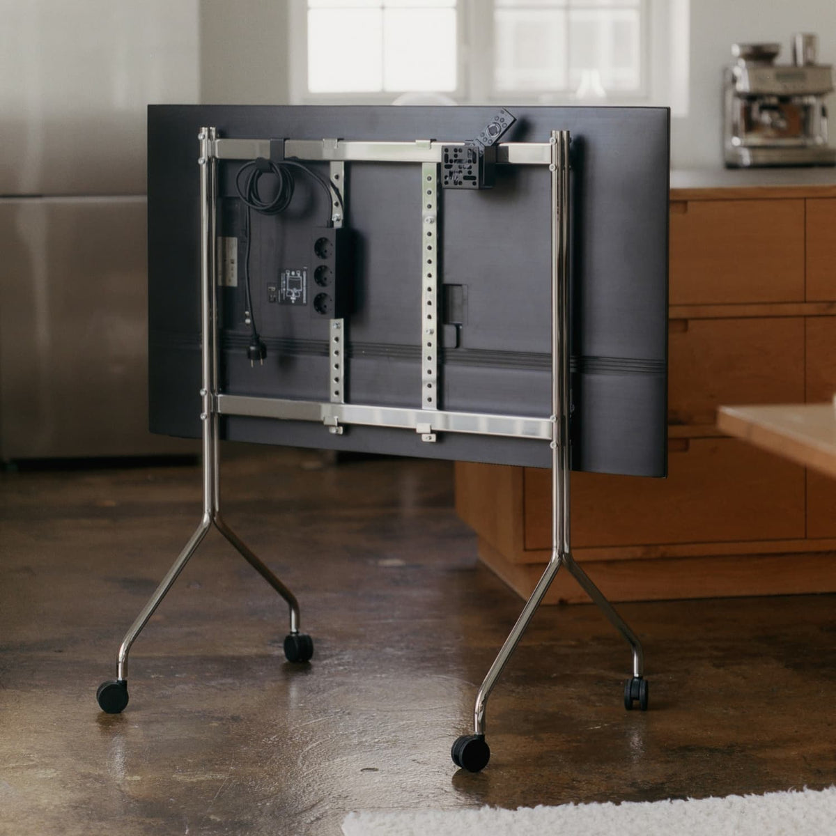 TV-stativ Moon Chrome