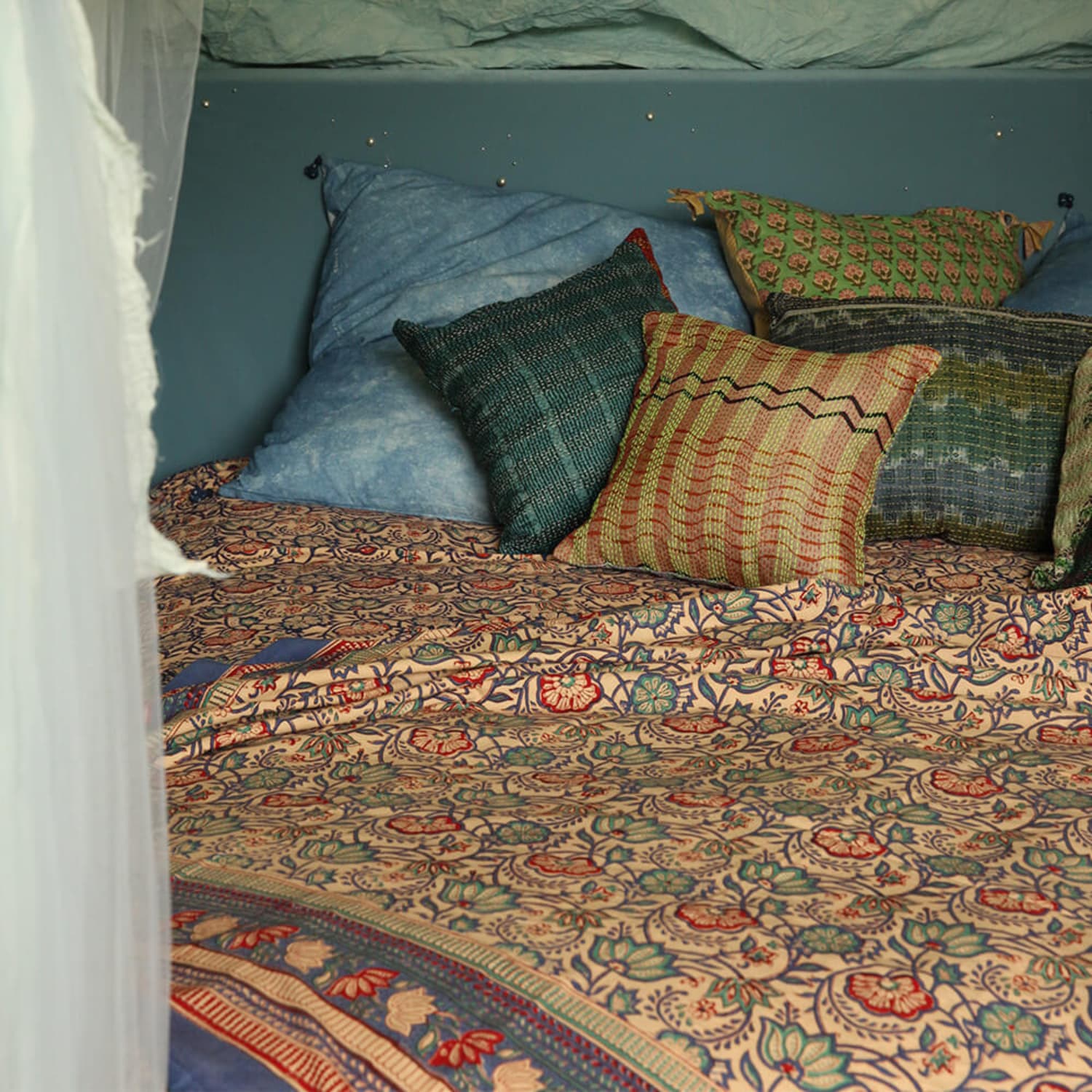 Sengeteppe Bluebell oppredd seng