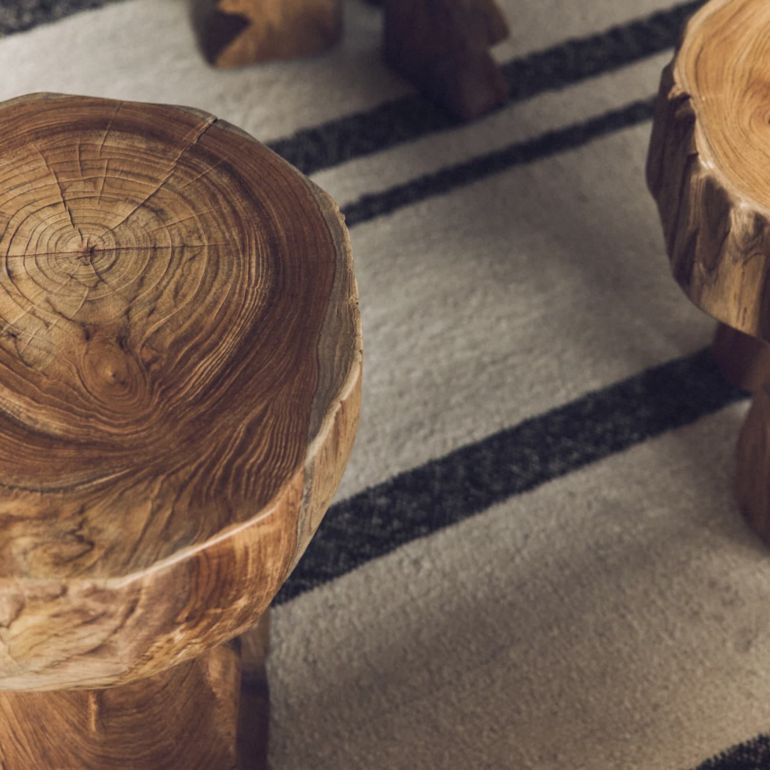 Arched wooden stool - Bilde 4