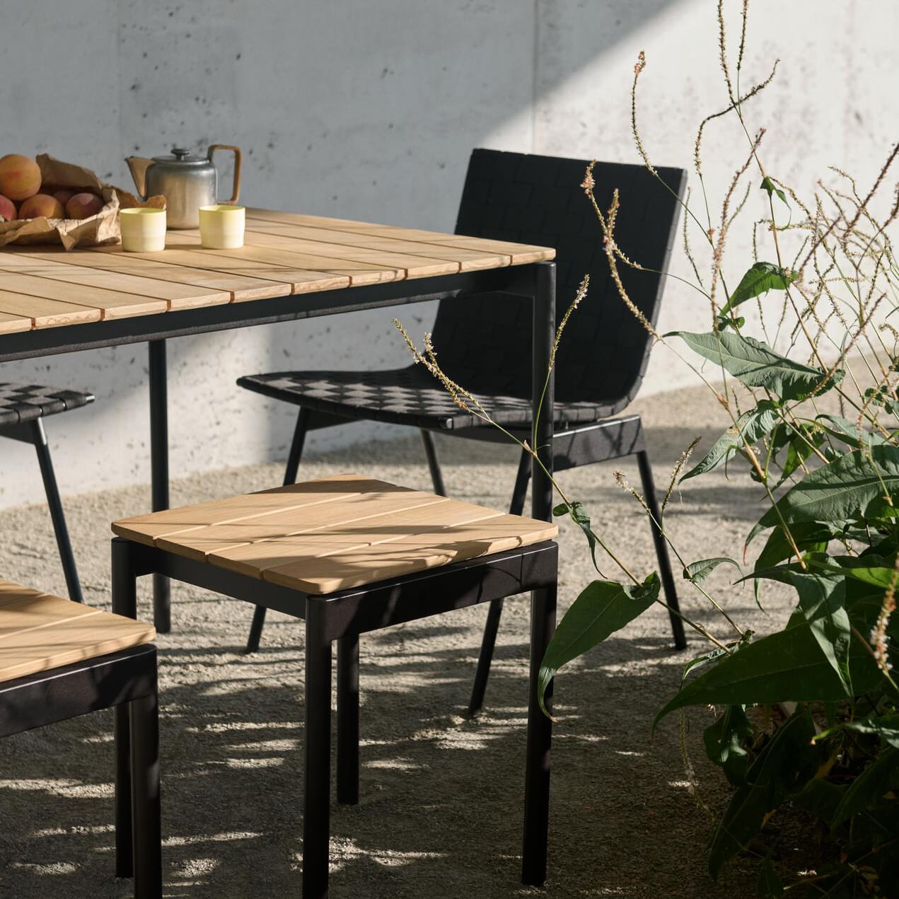 Ville Outdoor Dining Table AV25 Warm Black frame Teak - Bilde 6