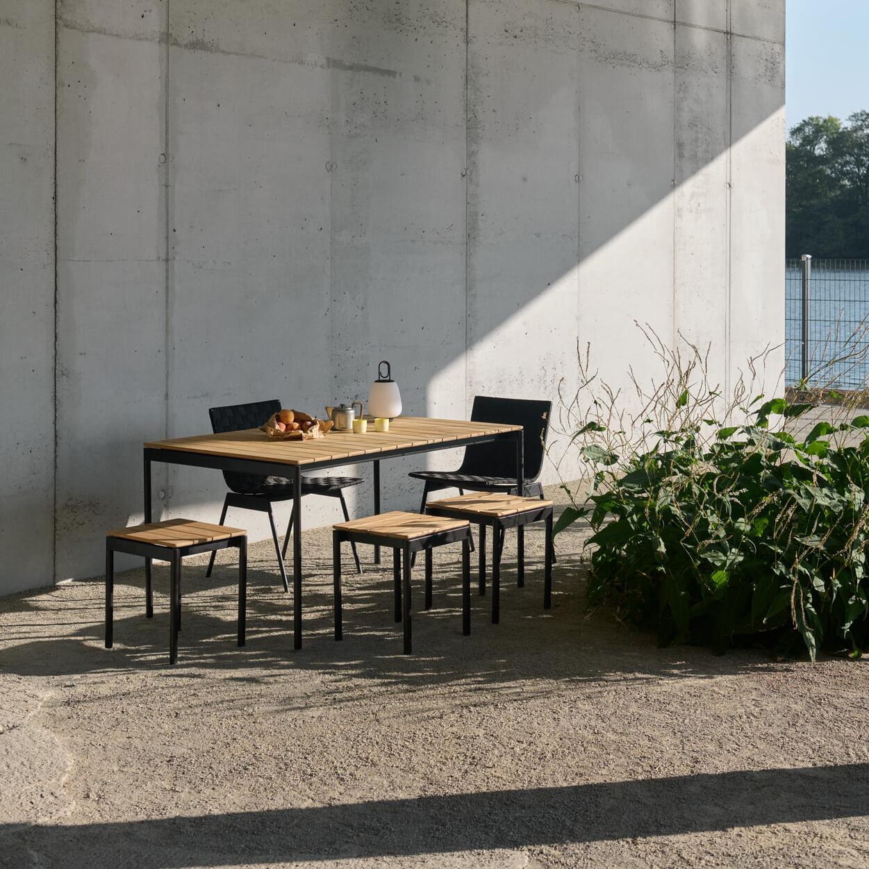 Ville Outdoor Dining Table AV25 Warm Black frame Teak - Bilde 5