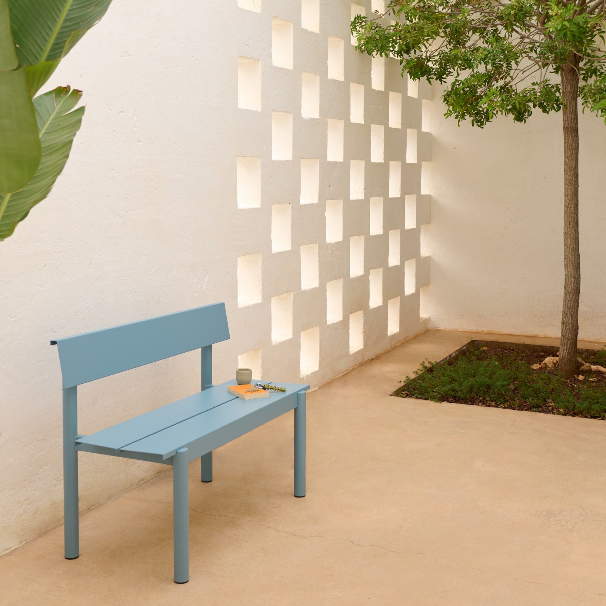 Utebenk Linear med Rygg 110