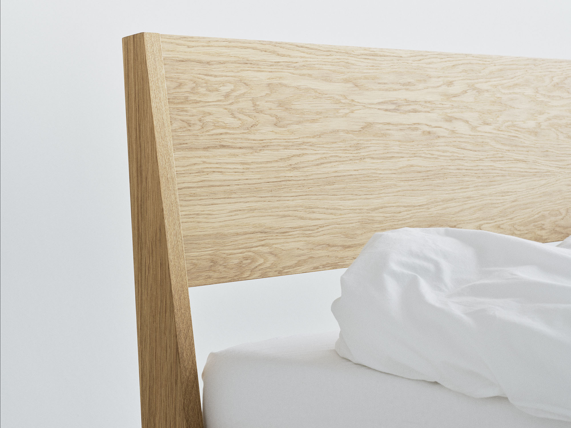 Sengegavl i eik på Ejer Bed Frame